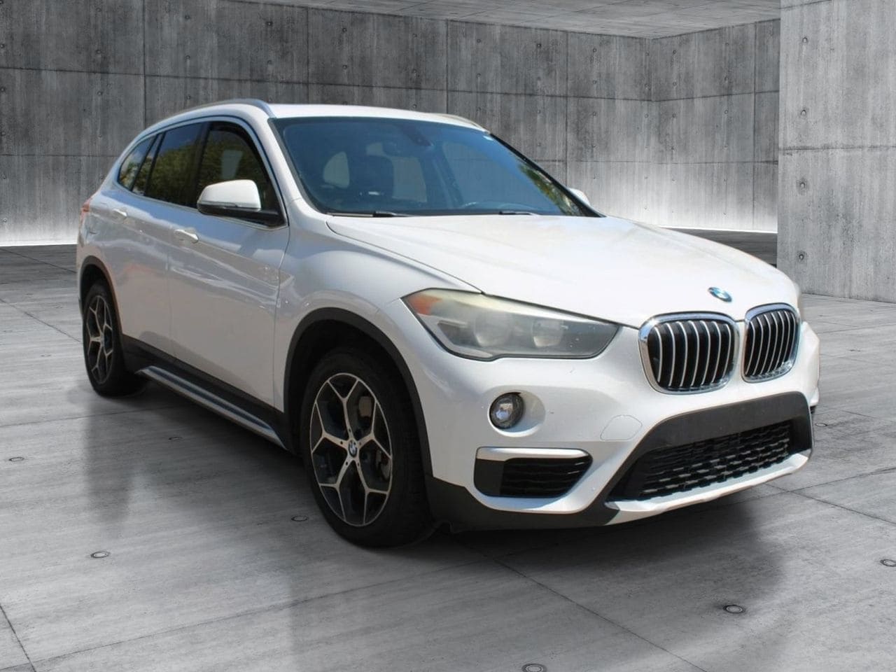 Used 2018 Alpine White BMW sDrive28i image 8