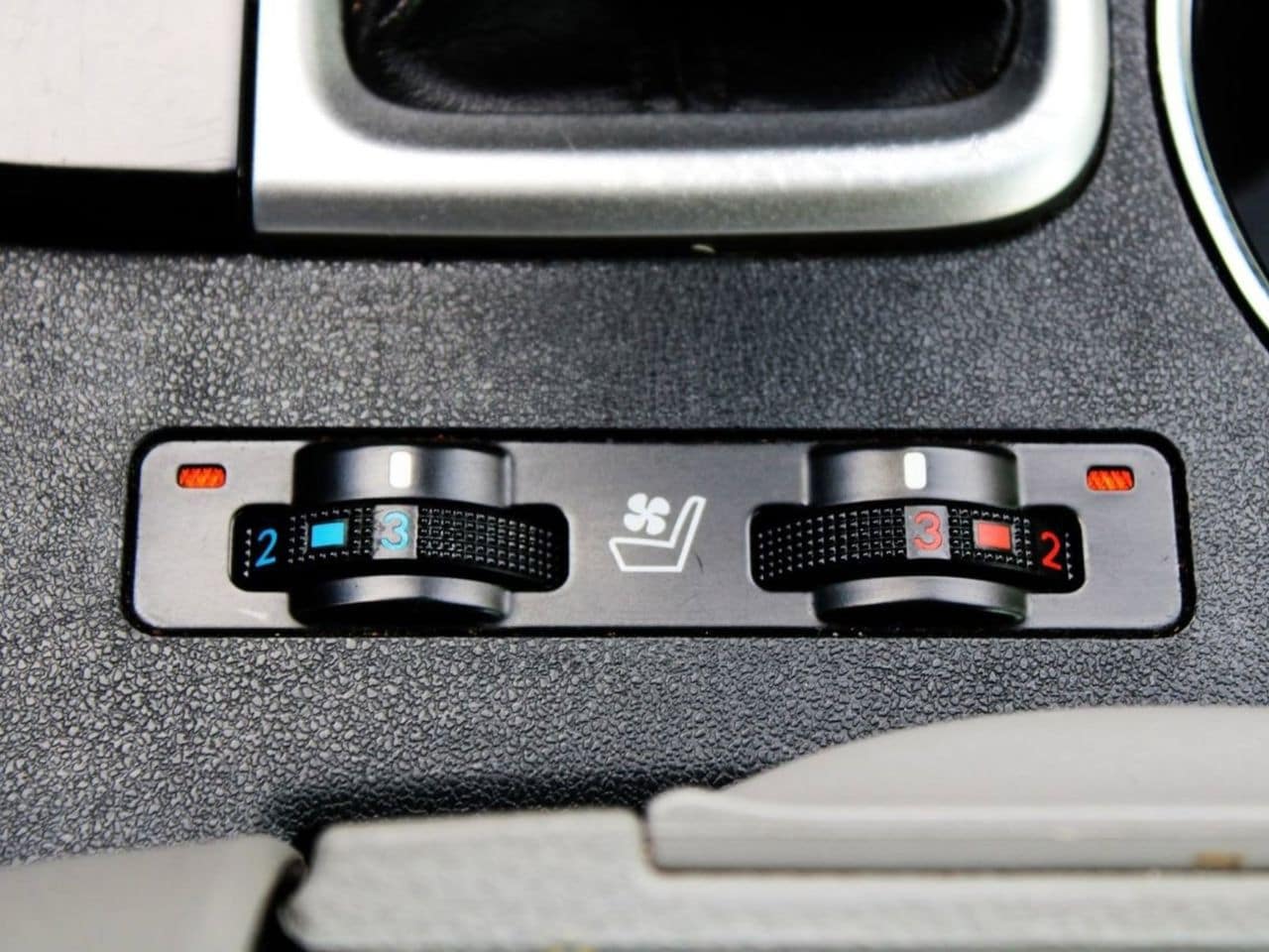 Used 2016 Predawn Gray Mica Toyota Limited image 30