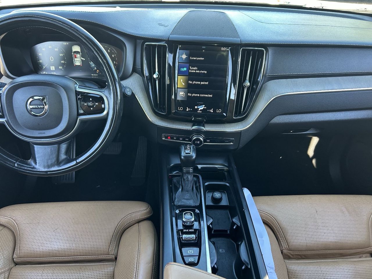 Used 2018 Pine Gray Metallic Volvo T6 Inscription image 17