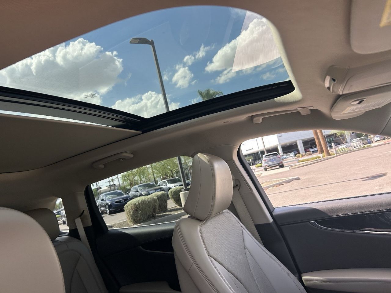 Used 2022 Ceramic Pearl Metallic Tinted Clearcoat Lincoln Reserve image 11