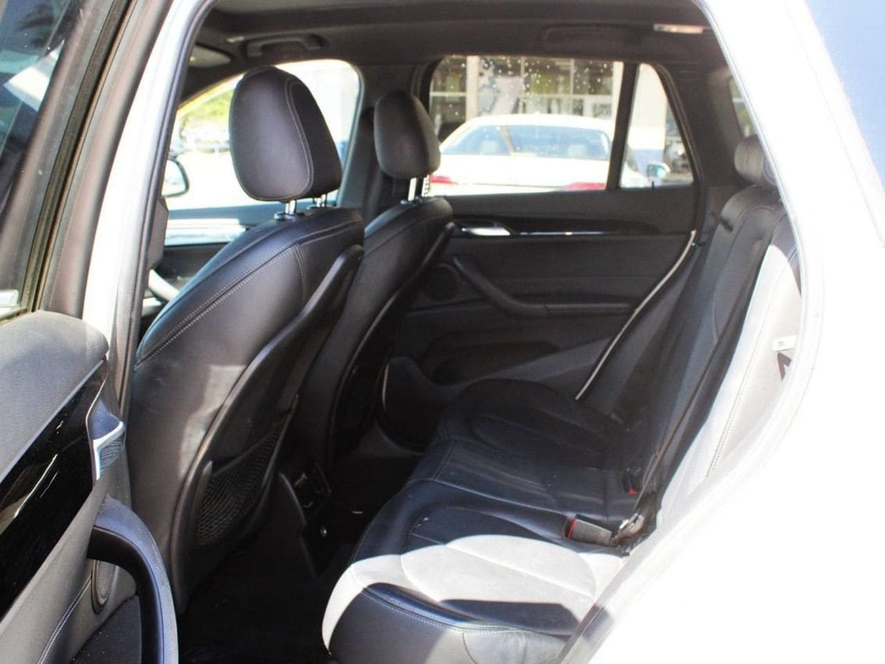 Used 2018 Alpine White BMW sDrive28i image 12