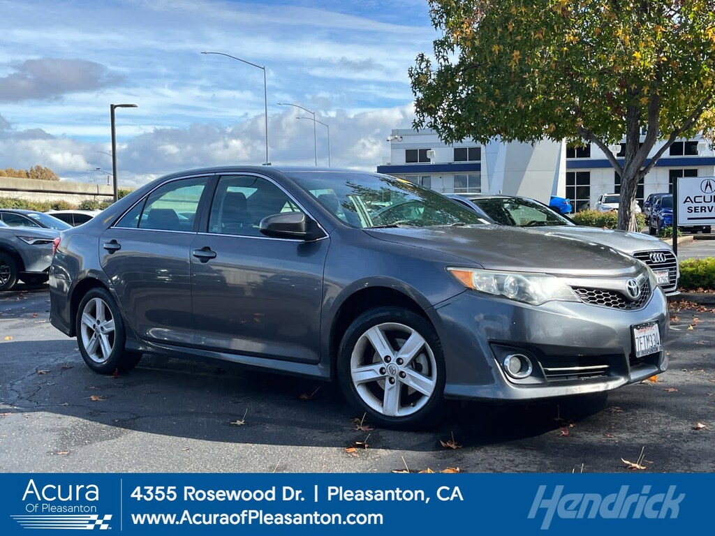 Used 2014 Toyota Camry SE Sedan