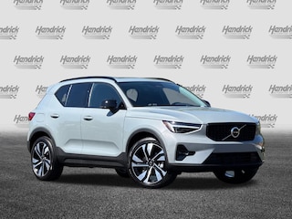 2024 Volvo XC40 Plus Dark Theme SUV