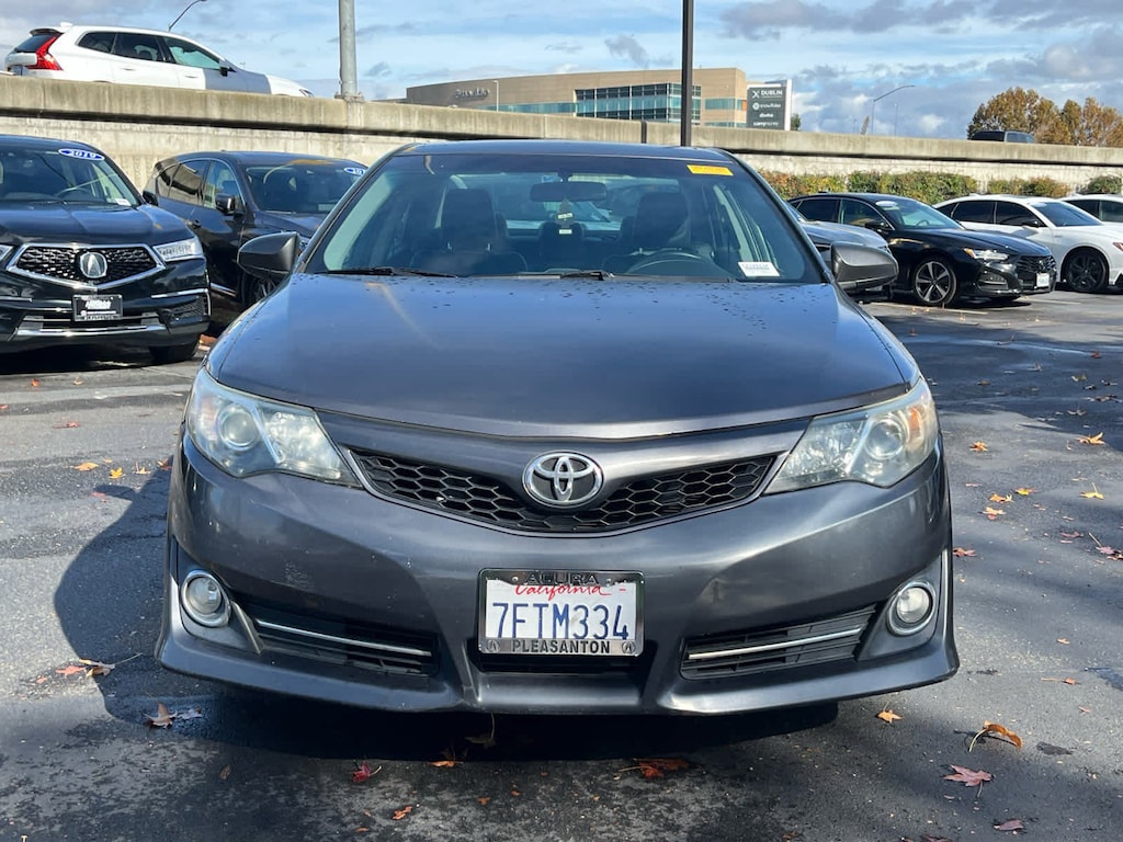 Used 2014 Toyota Camry SE Sedan