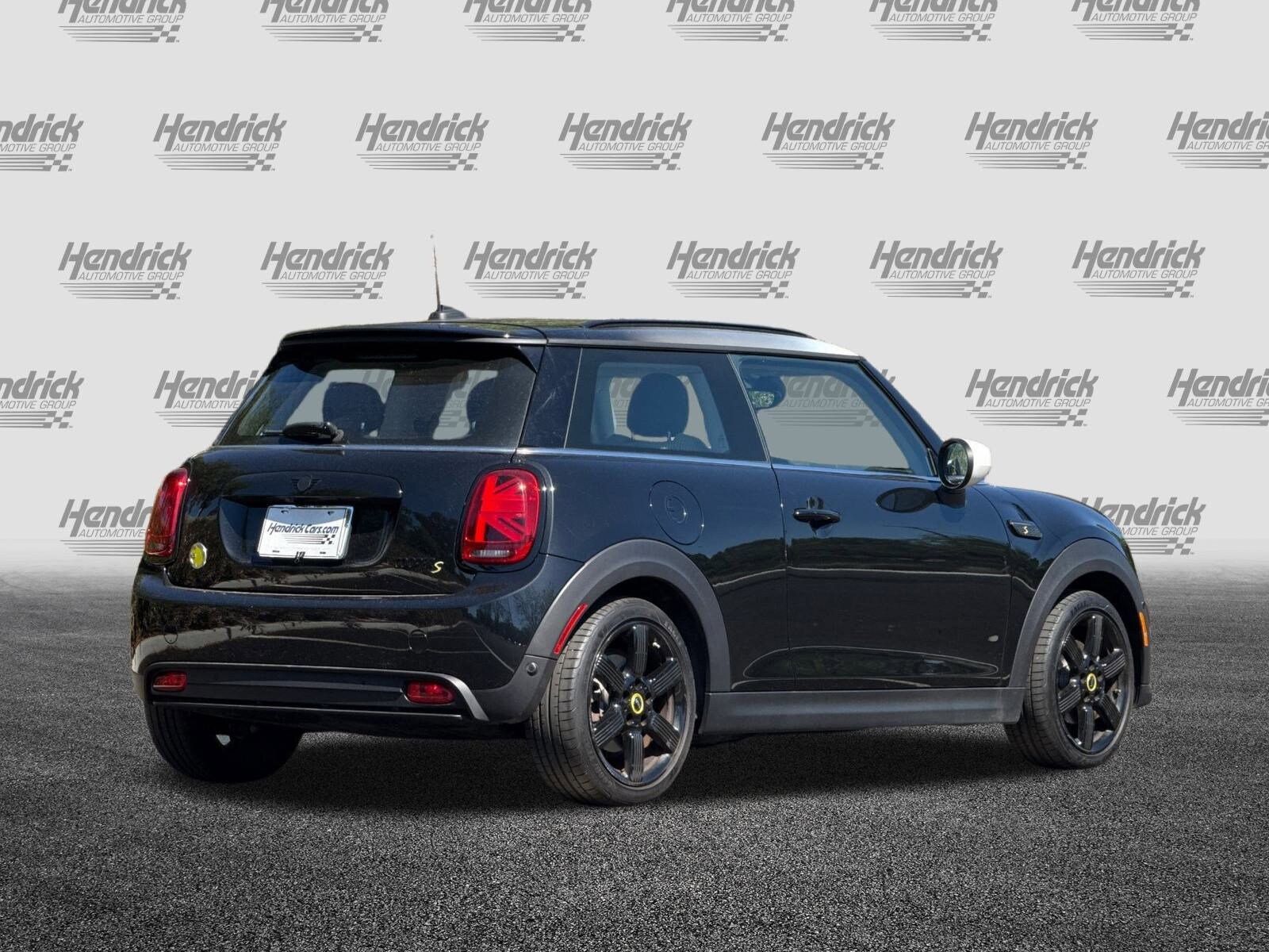 2024 Mini Cooper 2 Door Hardtop SE photo 2