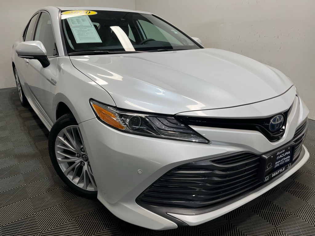2020 Toyota Camry XLE's photo