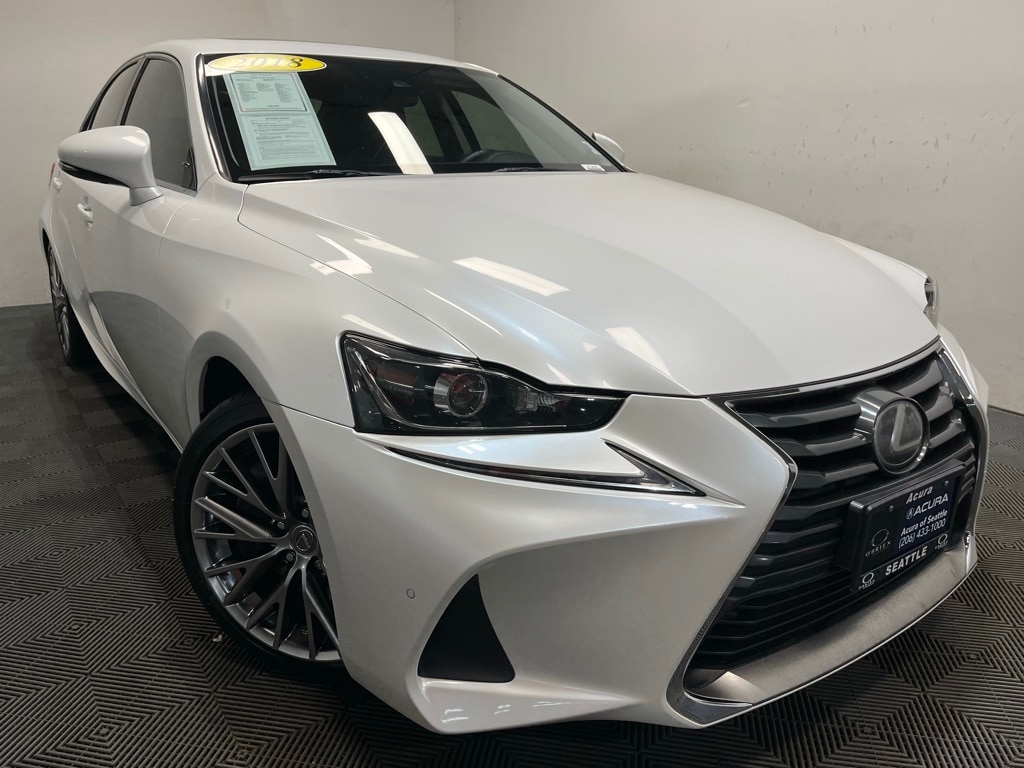 2018 Lexus IS 300's photo