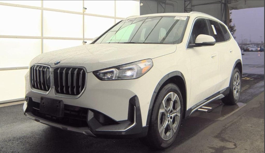 2025 BMW X1 28i's photo