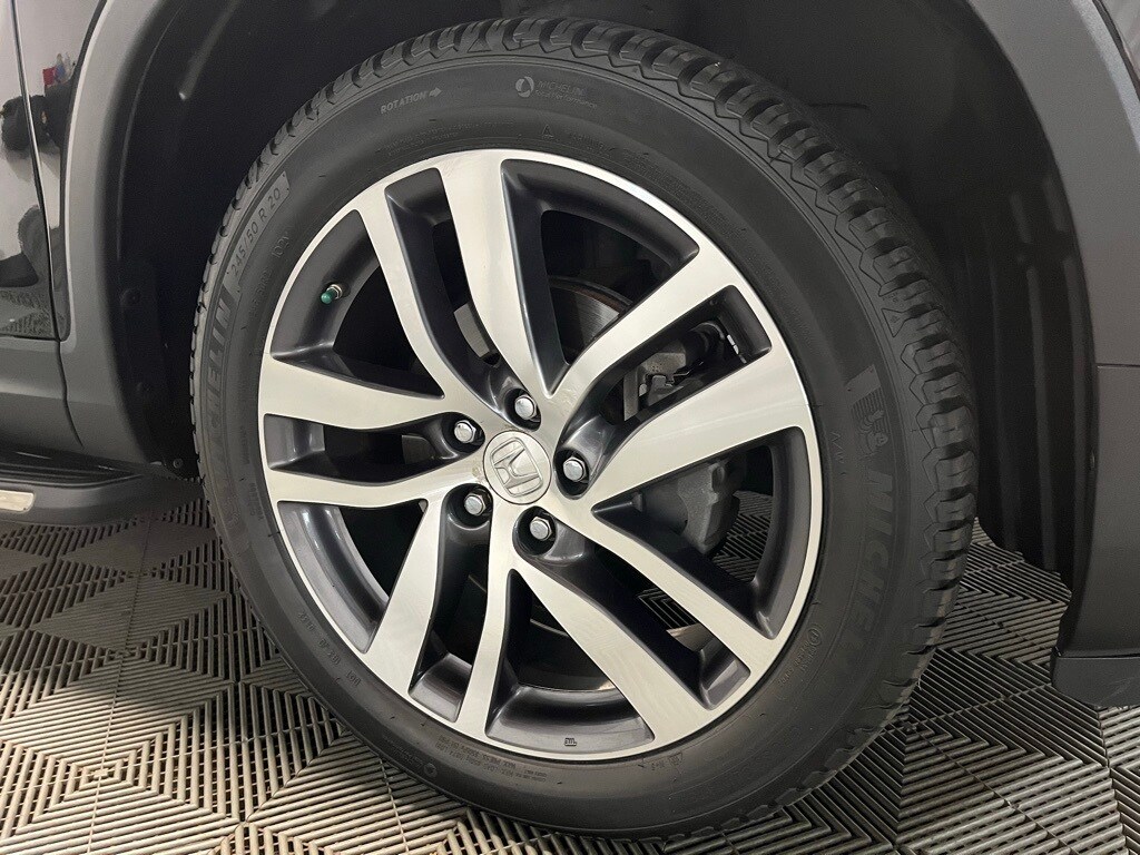 2017 Honda Pilot Elite photo 3
