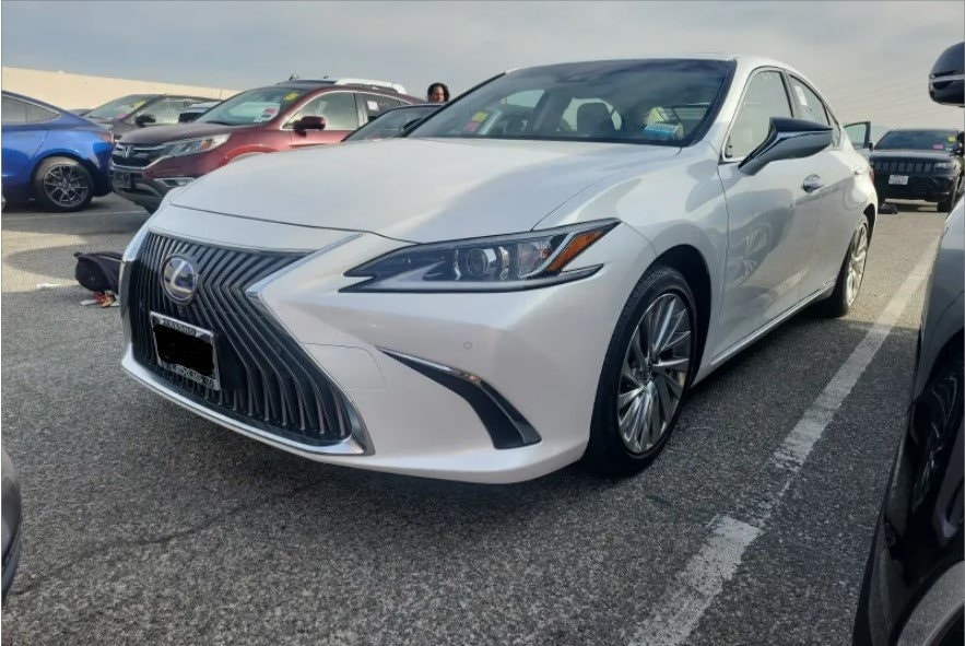 2019 Lexus ES Hybrid 300h Luxury's photo