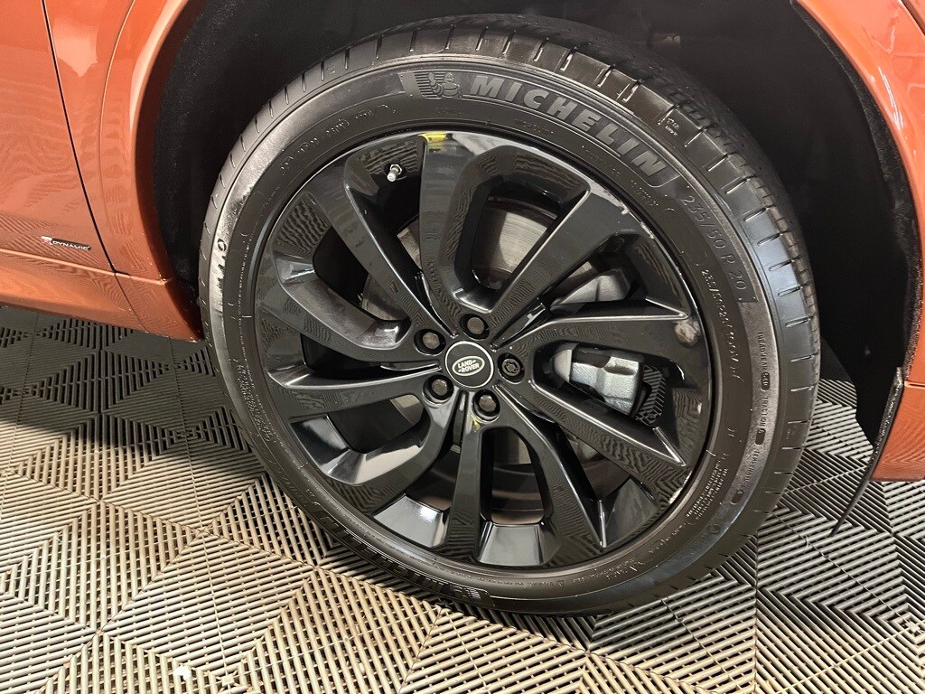 2020 Land Rover Discovery Sport SE R-Dynamic photo 3