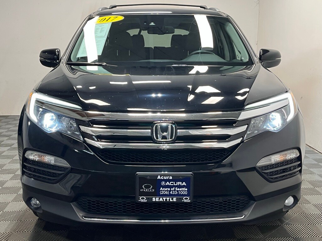 2017 Honda Pilot Elite photo 2