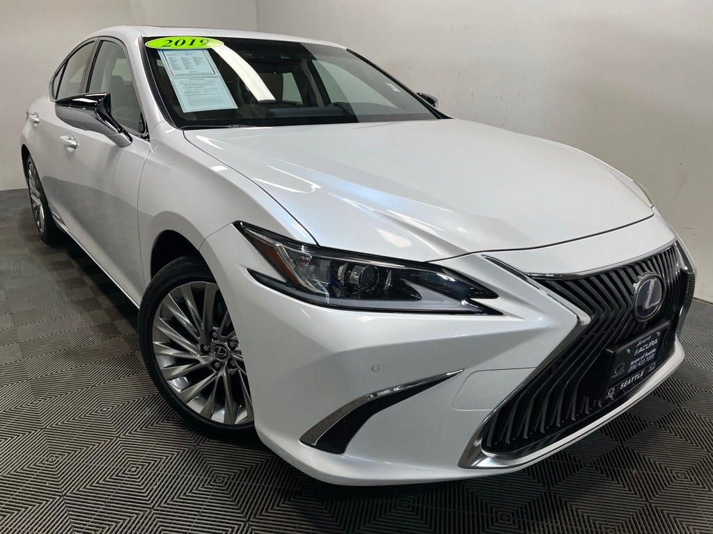 2019 Lexus ES Hybrid 300h Luxury's photo