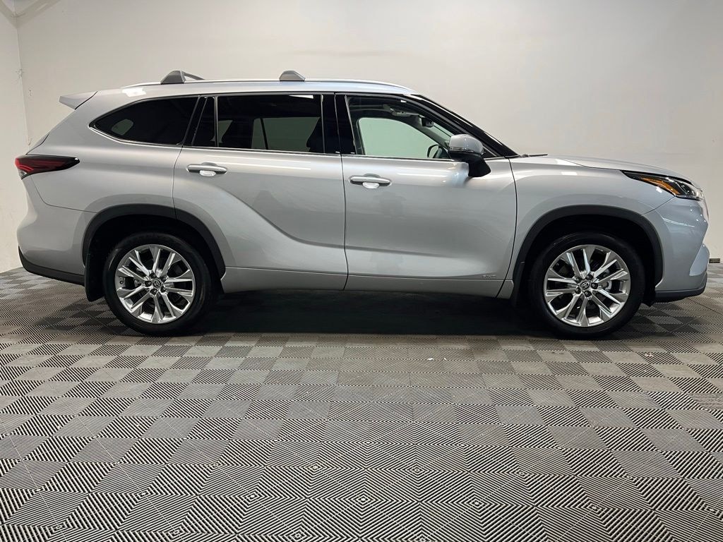 Used 2024 Toyota Highlander Hybrid Limited SUV