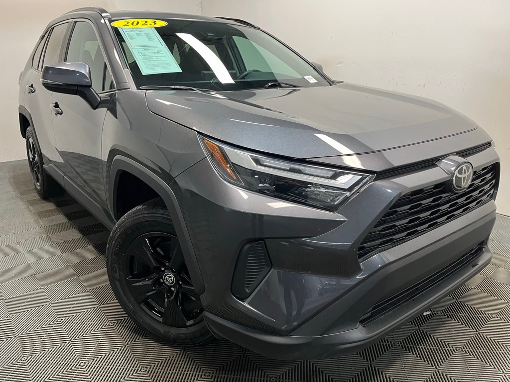 2023 Toyota RAV4 XLE's photo