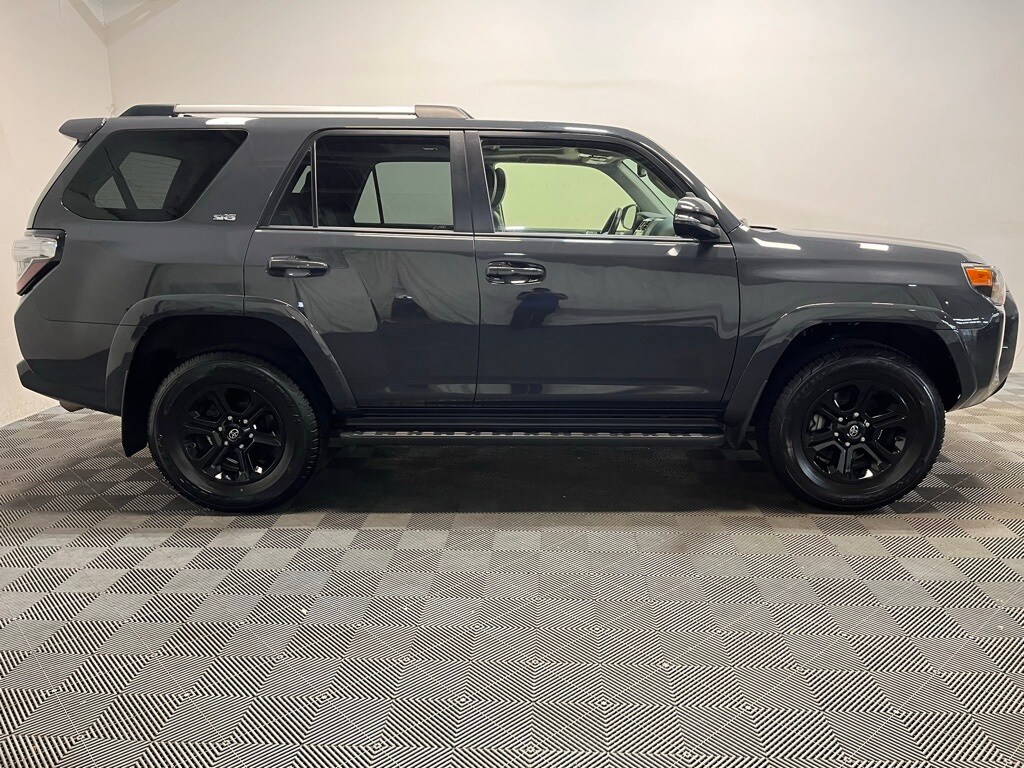 2024 Toyota 4Runner SR5 Premium photo 4