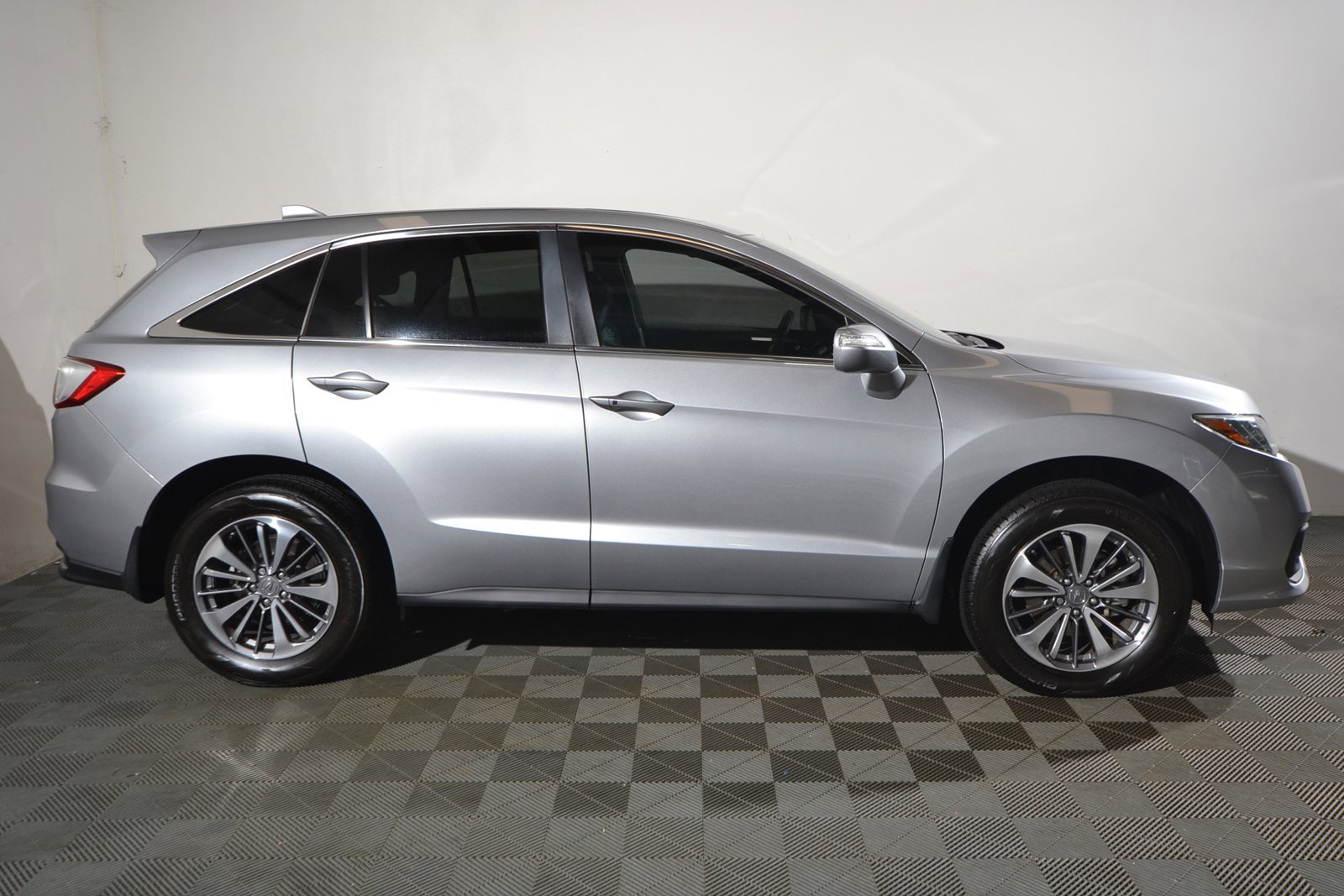 Used 2018 Acura RDX Advance Package with VIN 5J8TB4H7XJL000217 for sale in Seattle, WA