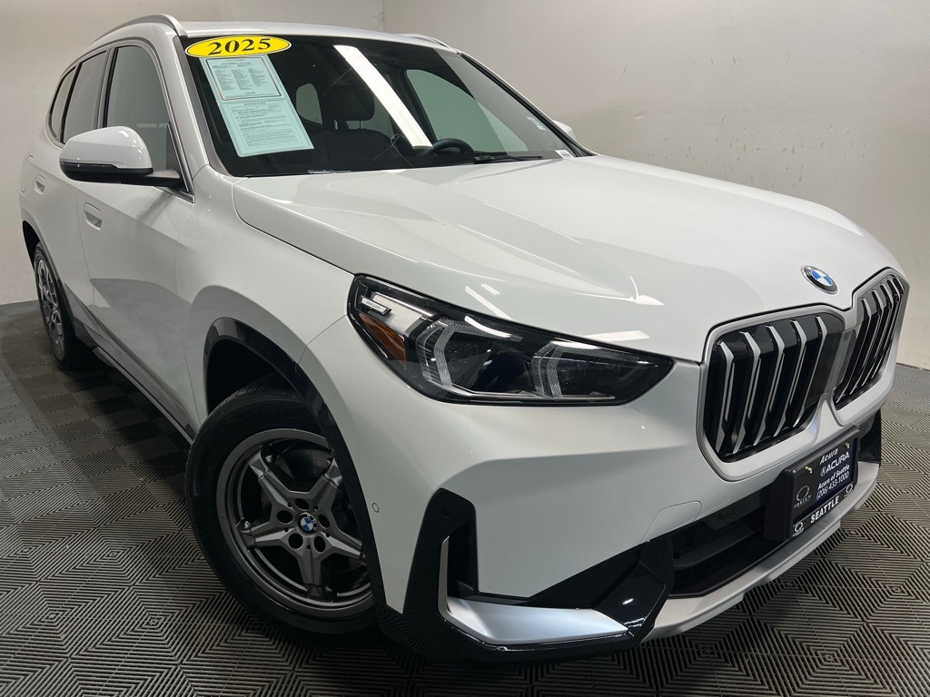 2025 BMW X1 28i's photo