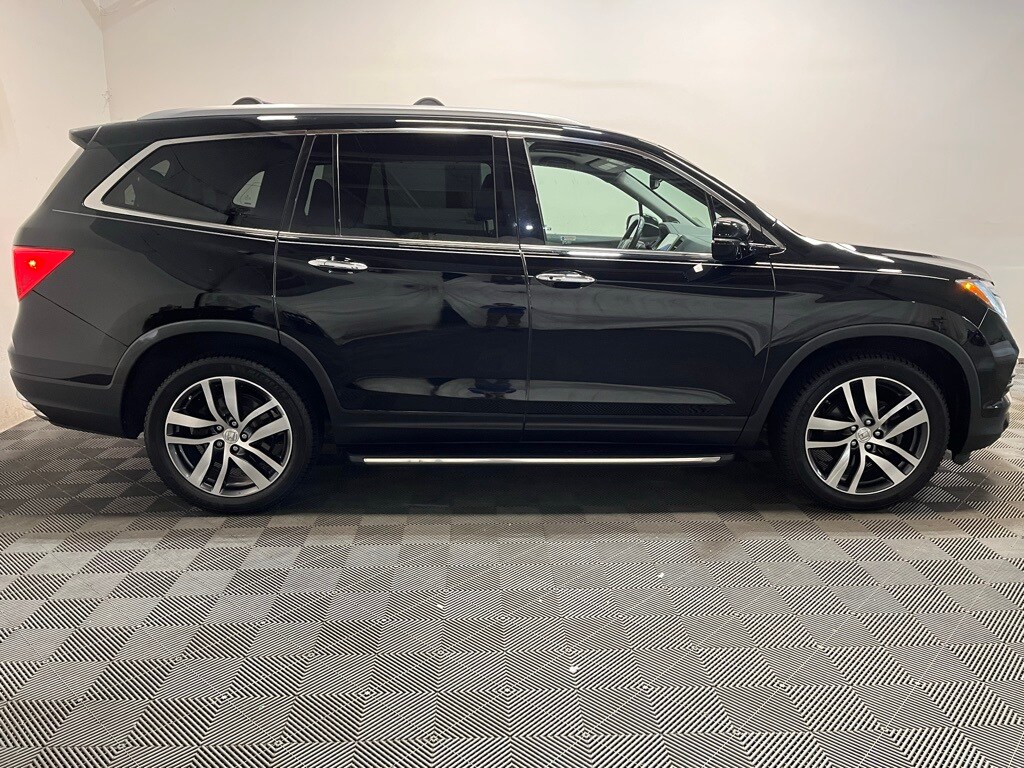 2017 Honda Pilot Elite photo 4