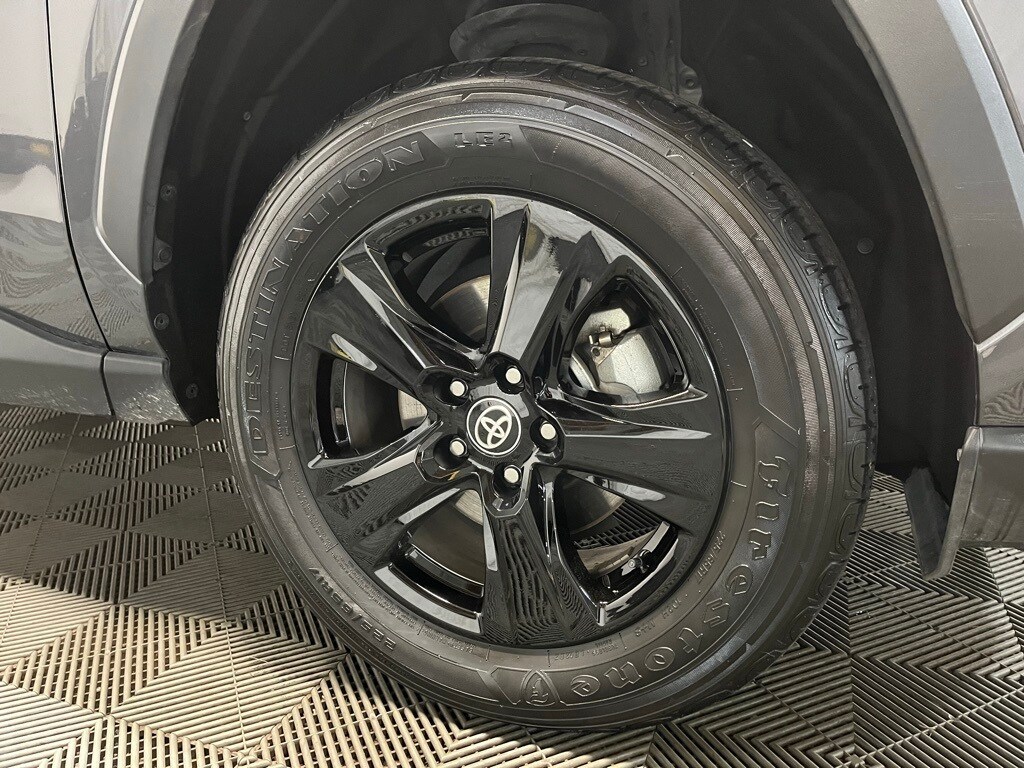 2023 Toyota RAV4 XLE photo 3