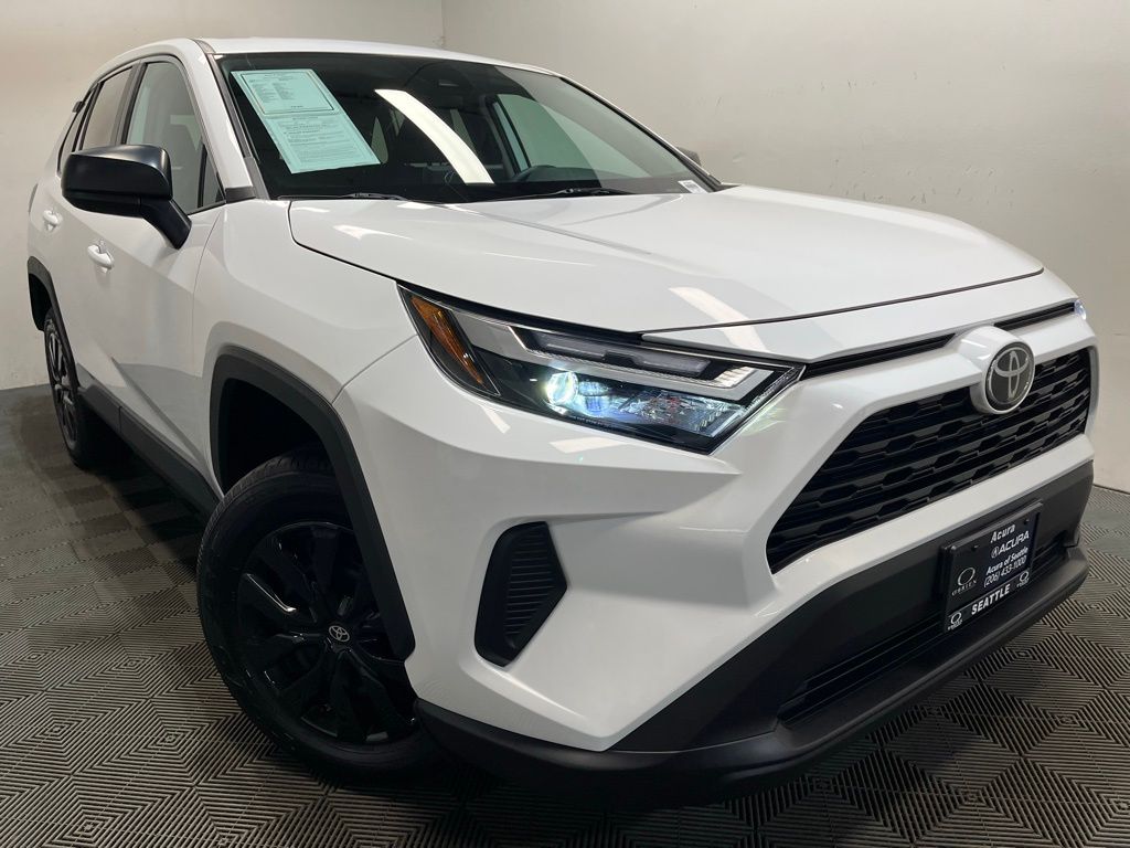 2023 Toyota RAV4 LE AWD's photo
