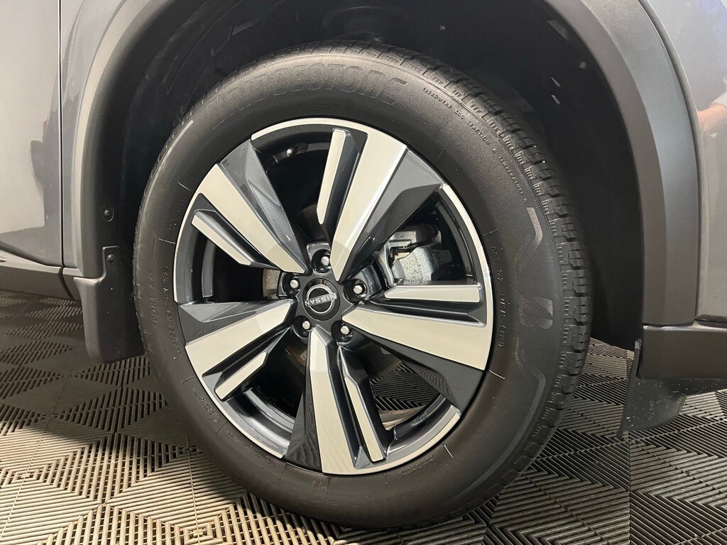 2024 Nissan Rogue SL photo 3