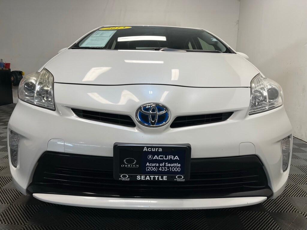 2013 Toyota Prius Three photo 3