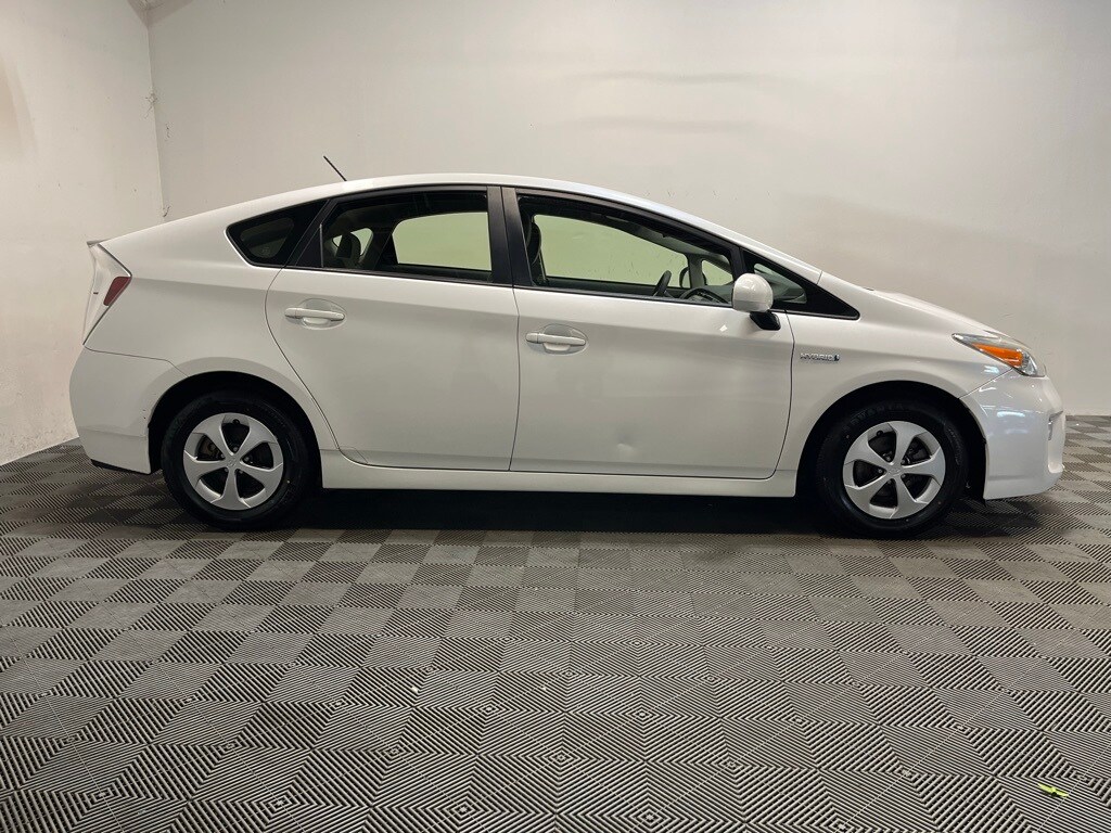 2013 Toyota Prius Three photo 2
