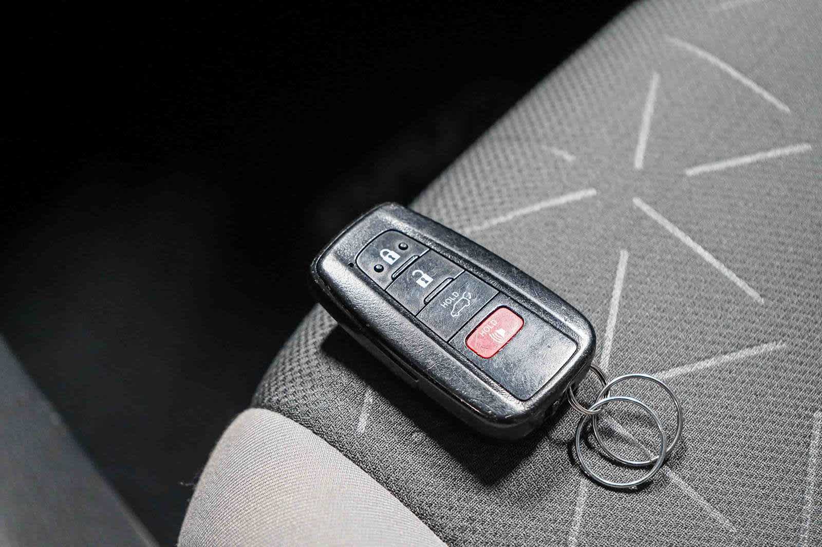 Thumbnail: 2021 Toyota RAV4 - 32