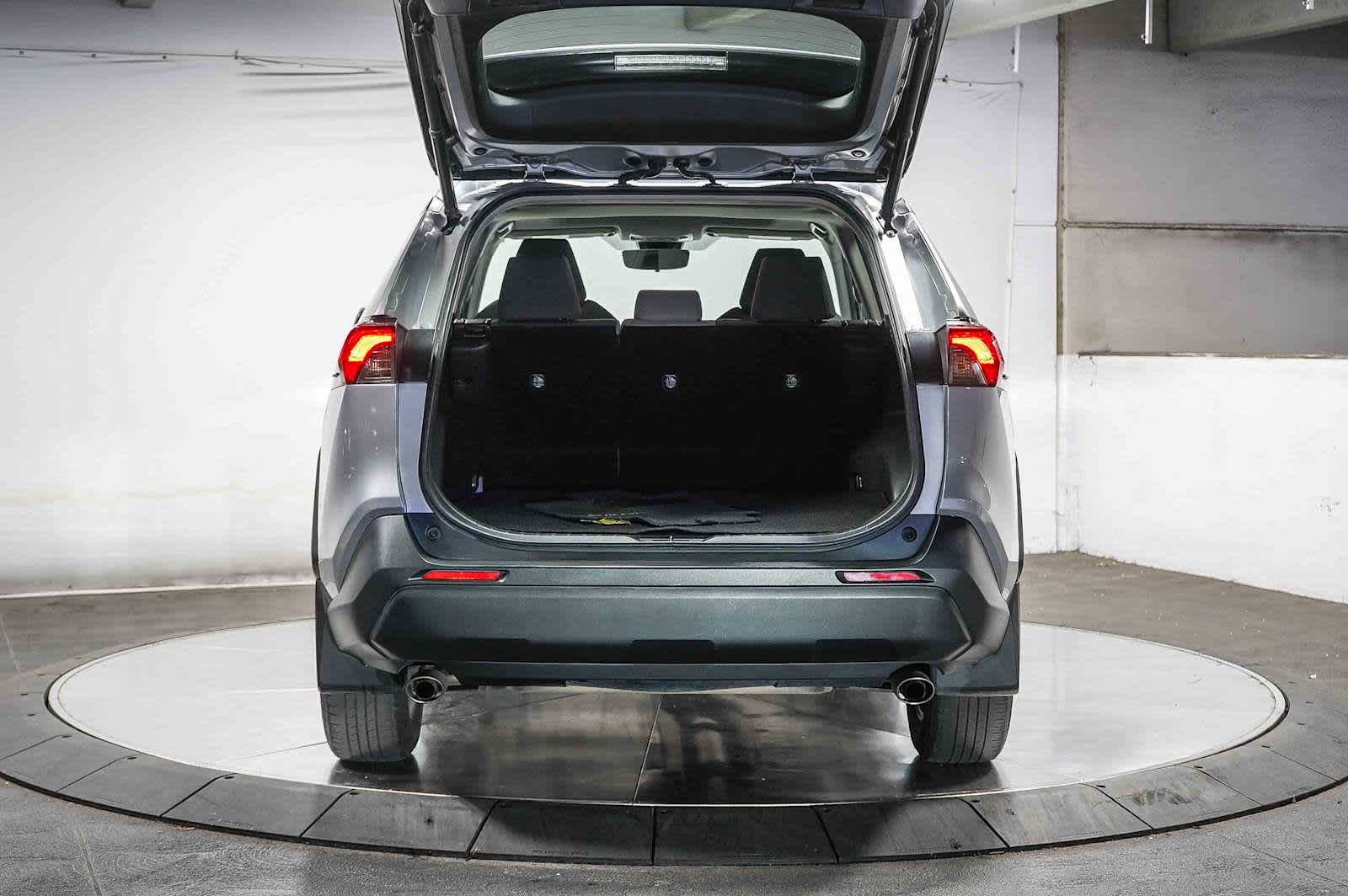 Thumbnail: 2021 Toyota RAV4 - 30