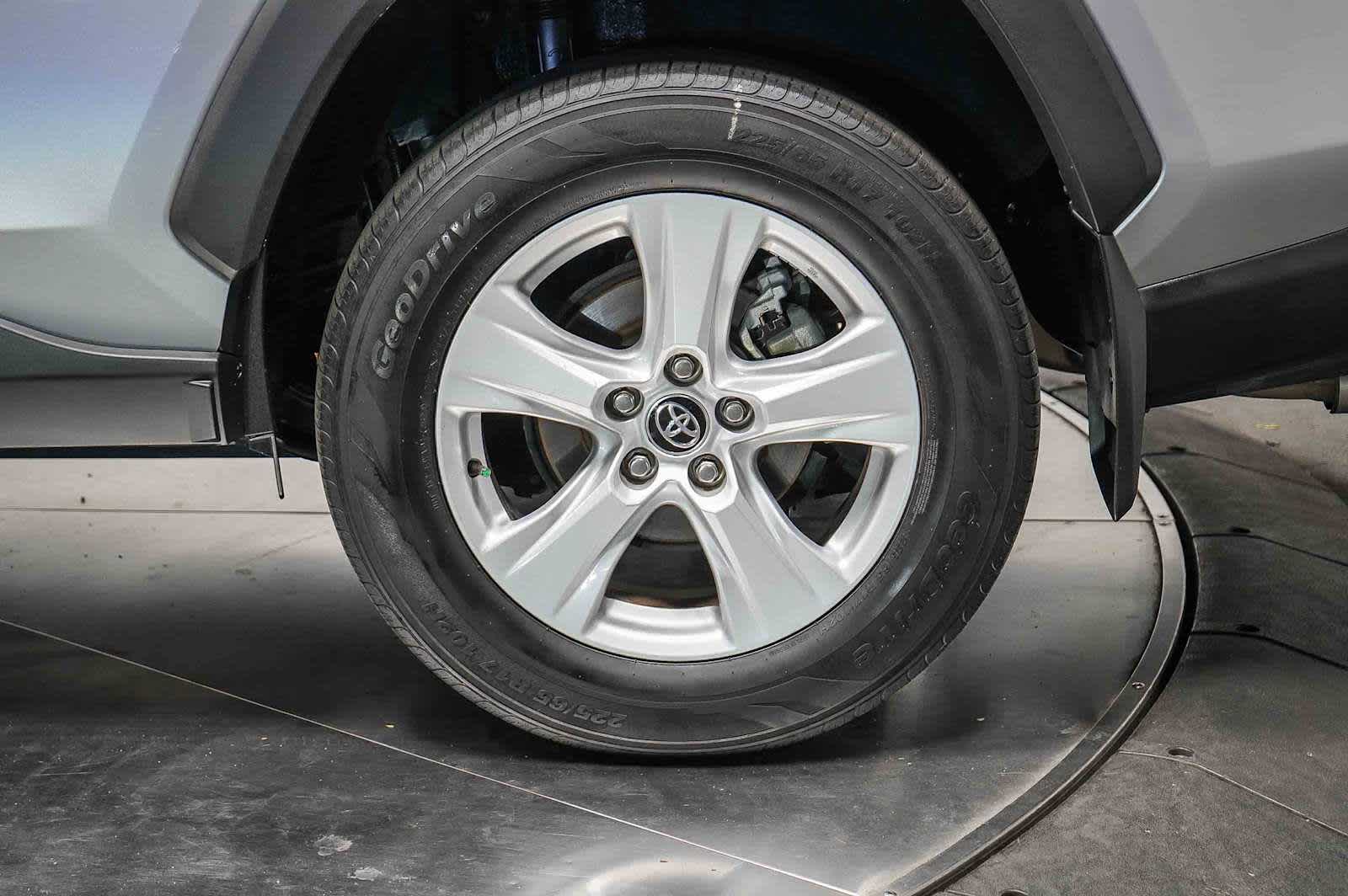 Thumbnail: 2021 Toyota RAV4 - 12