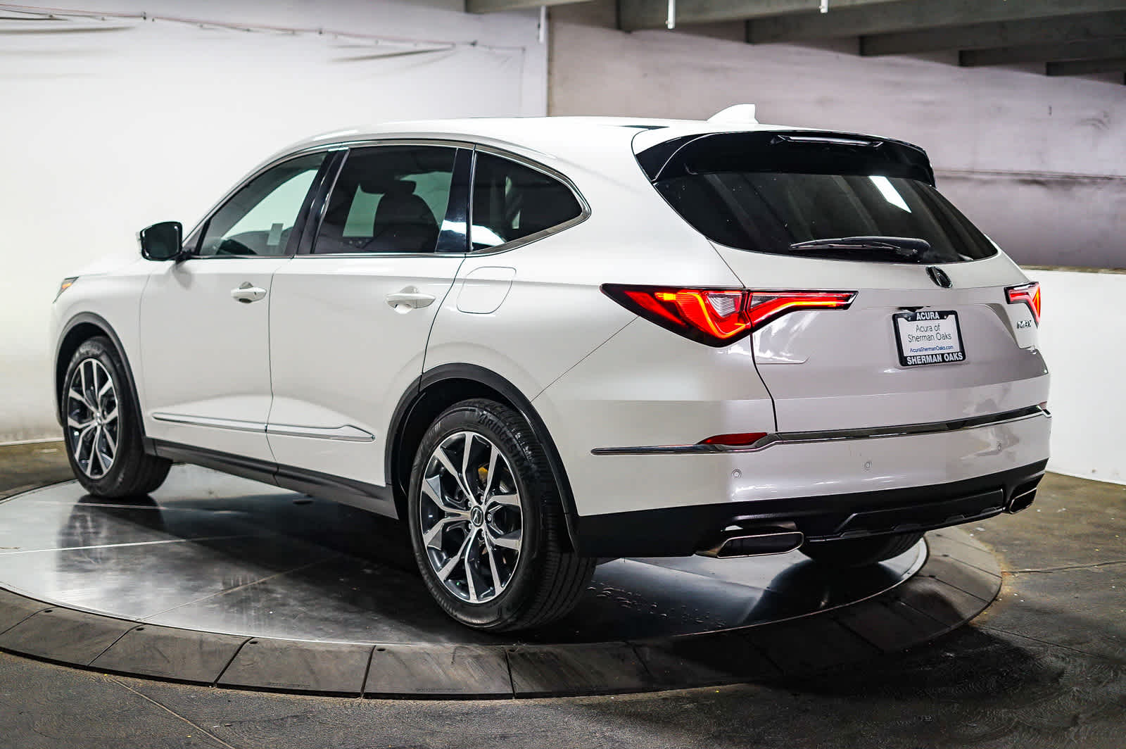 Thumbnail: 2023 Acura MDX - 8