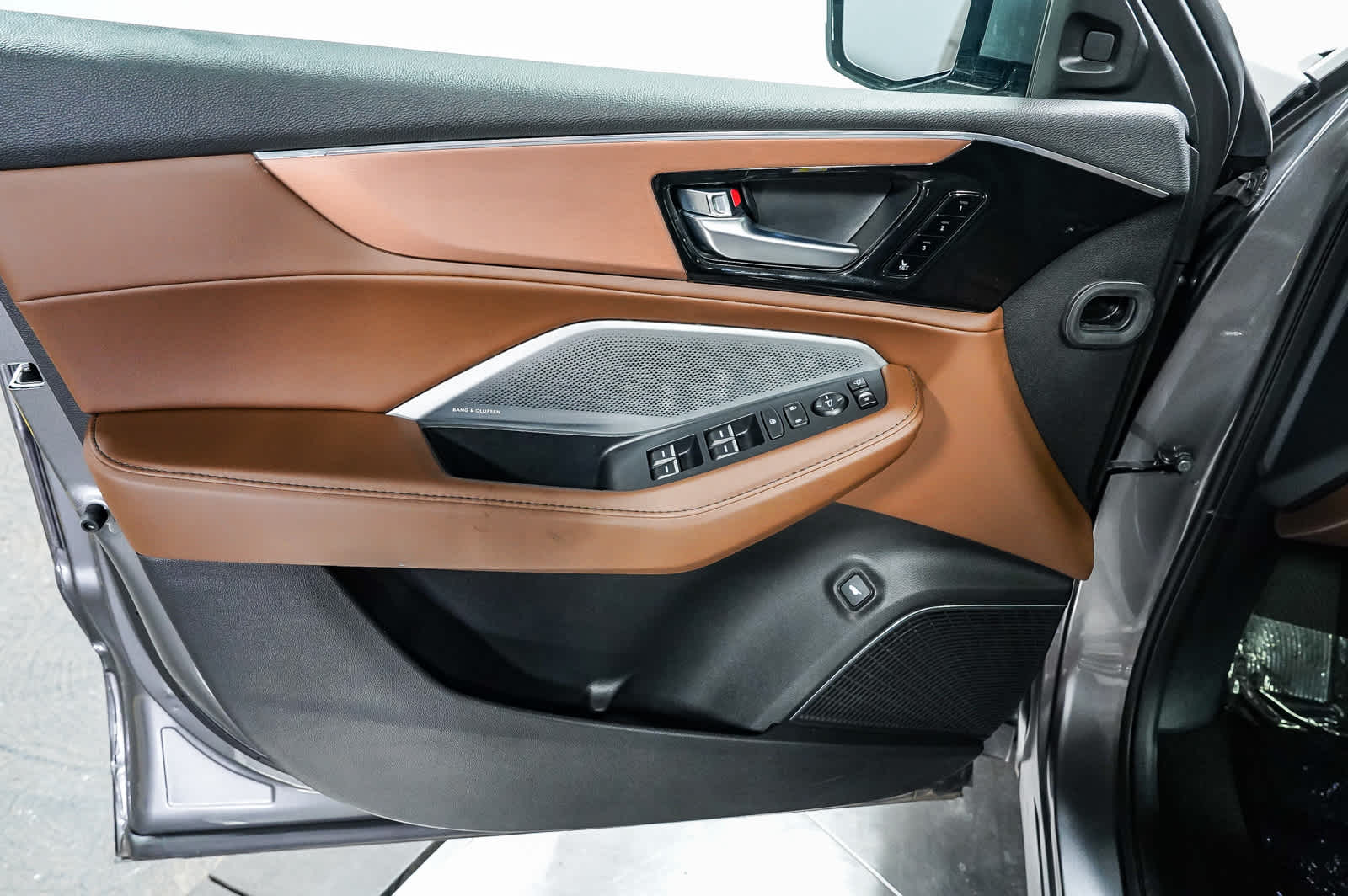 Thumbnail: 2025 Acura MDX - 24