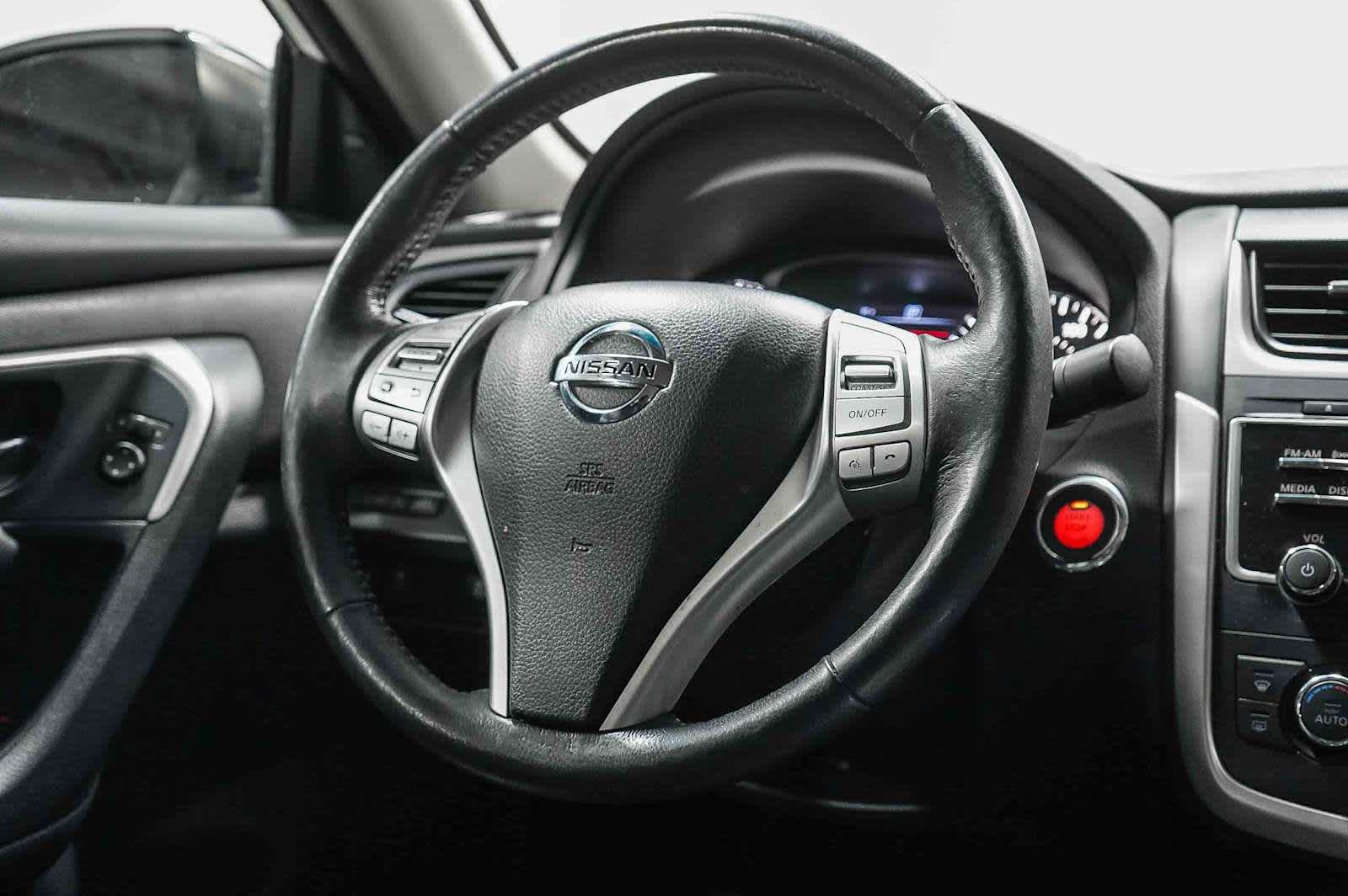 Thumbnail: 2017 Nissan Altima - 17