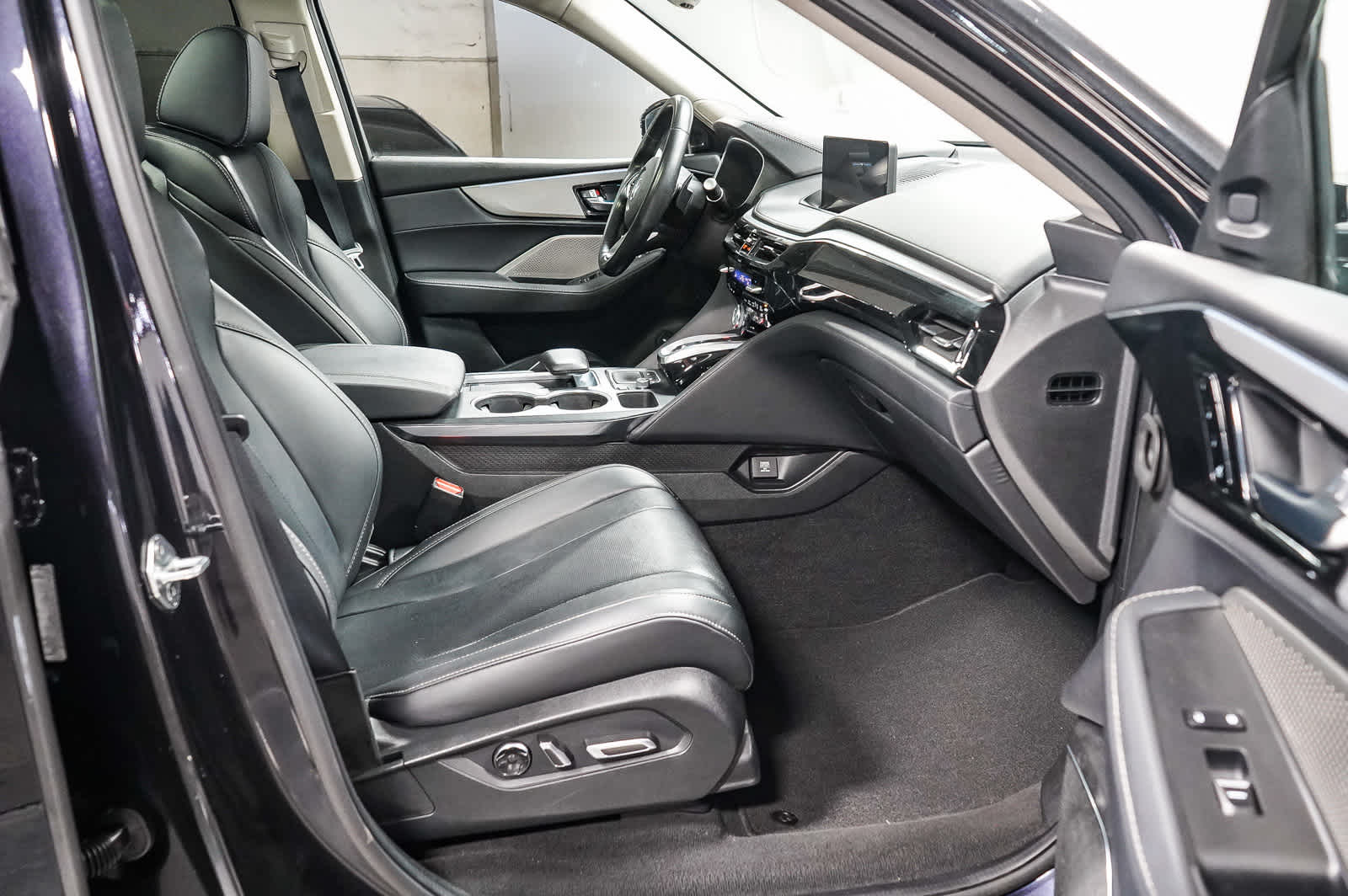 Thumbnail: 2023 Acura MDX - 18