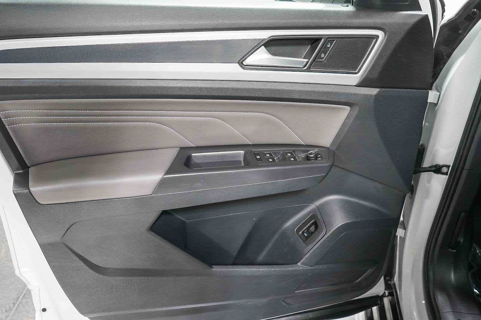 Thumbnail: 2021 Volkswagen Atlas - 22