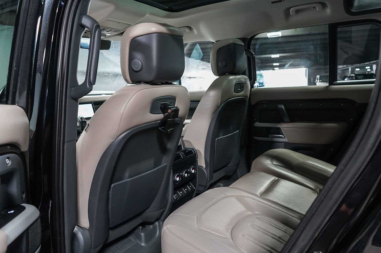 Thumbnail: 2020 Land Rover Defender - 22