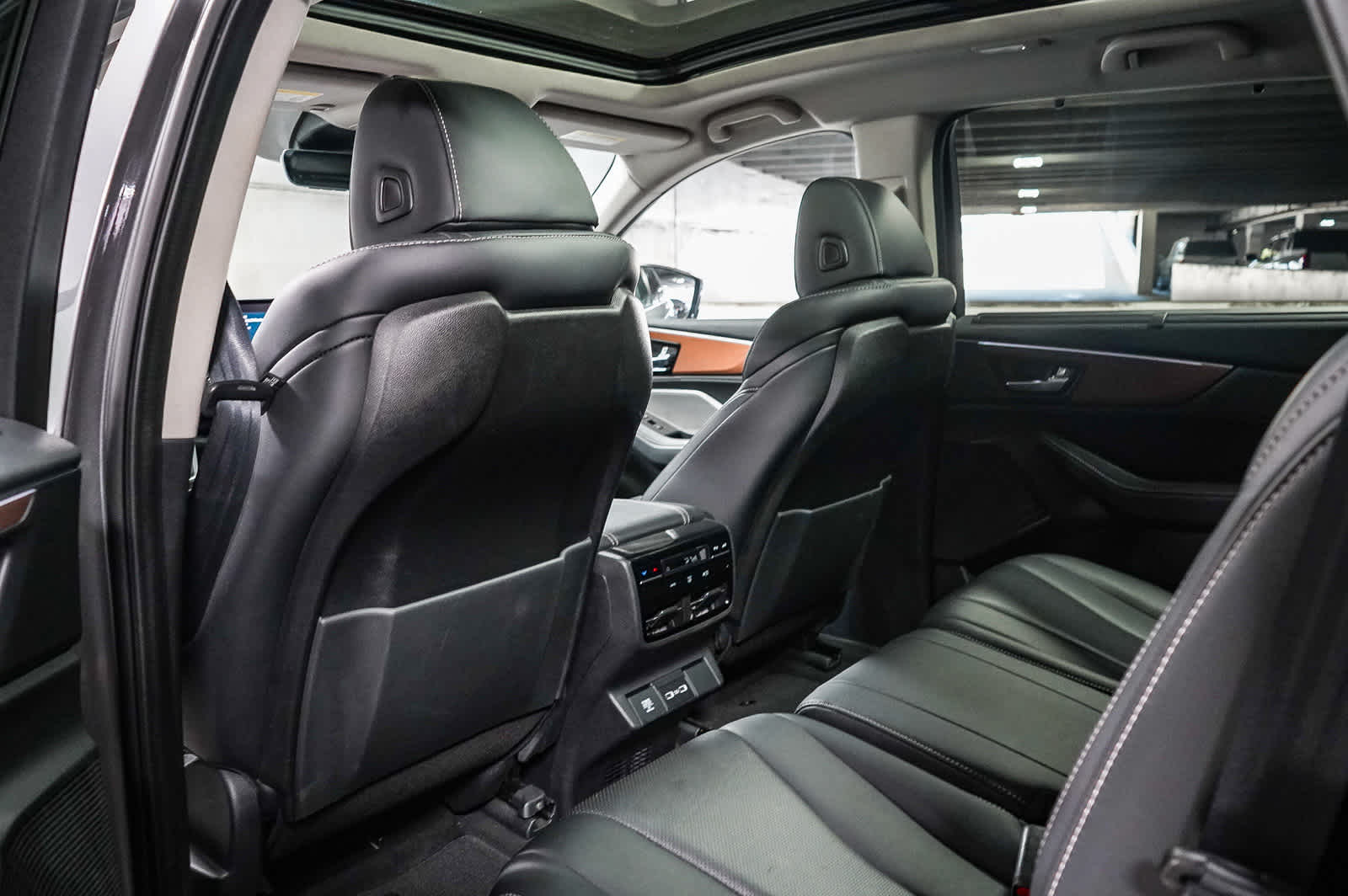 Thumbnail: 2022 Acura MDX - 22