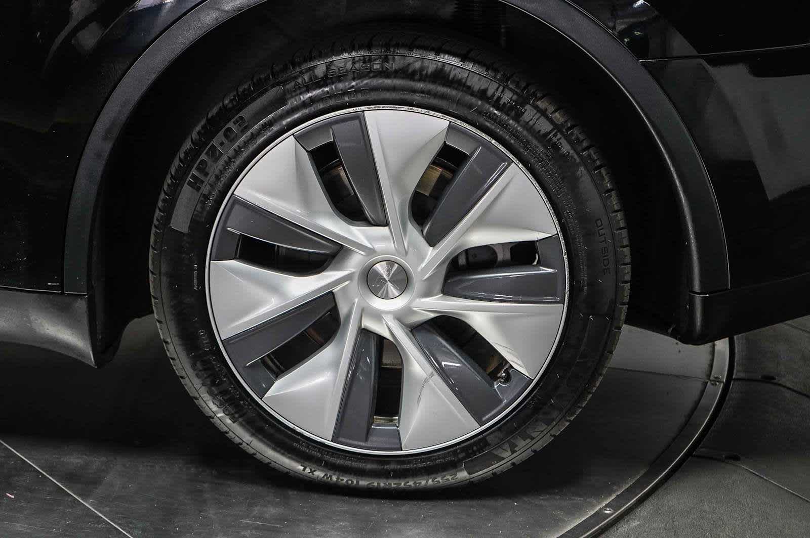 Thumbnail: 2023 Tesla Model Y - 12