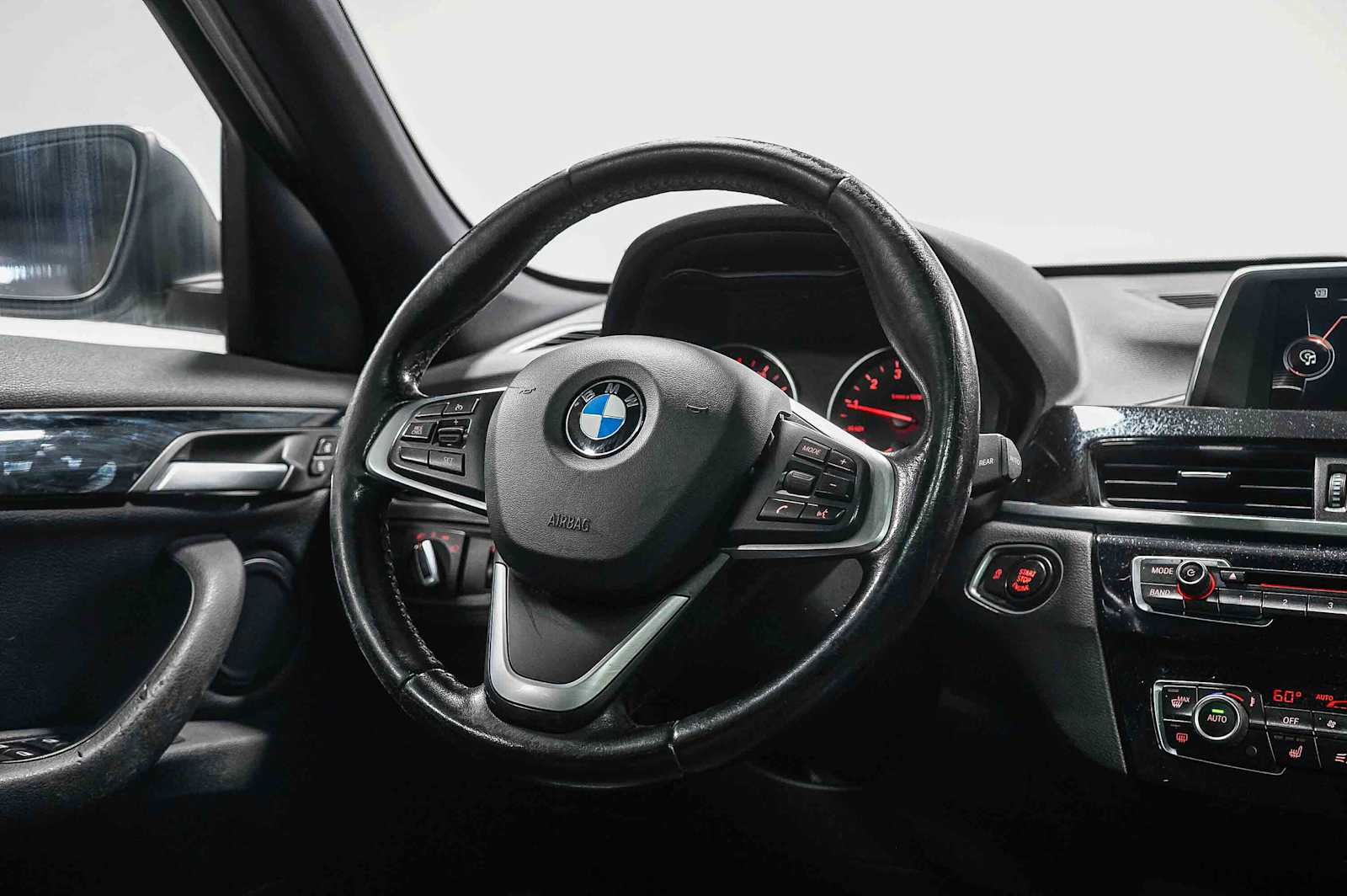 Thumbnail: 2017 BMW X1 - 15
