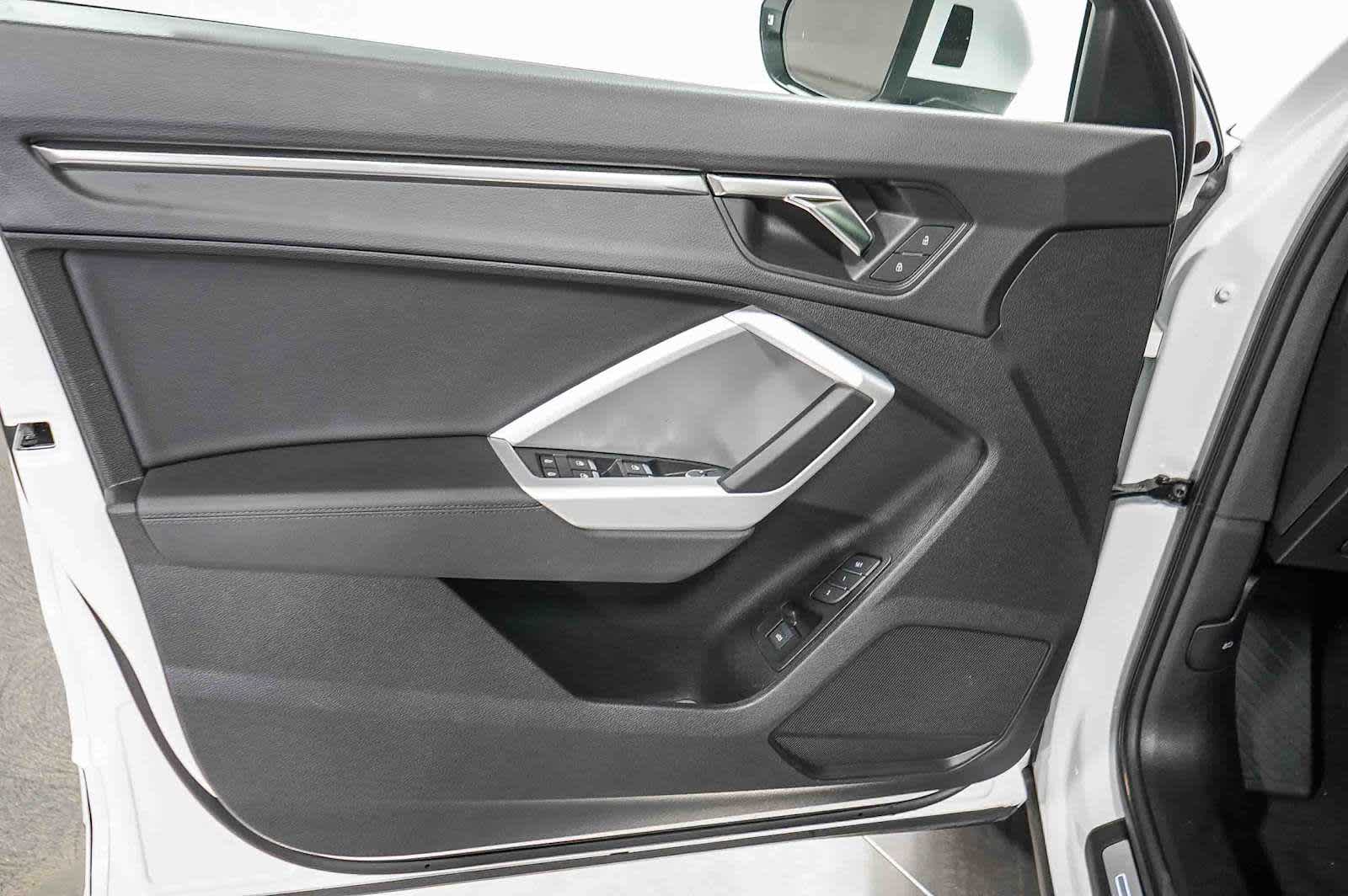 Thumbnail: 2024 Audi Q3 - 24