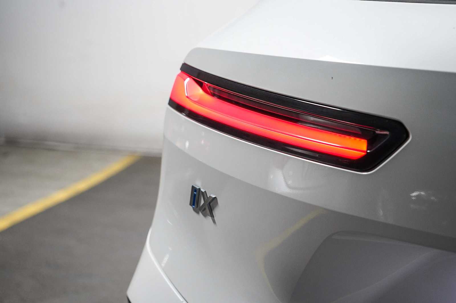 Thumbnail: 2025 BMW iX - 11