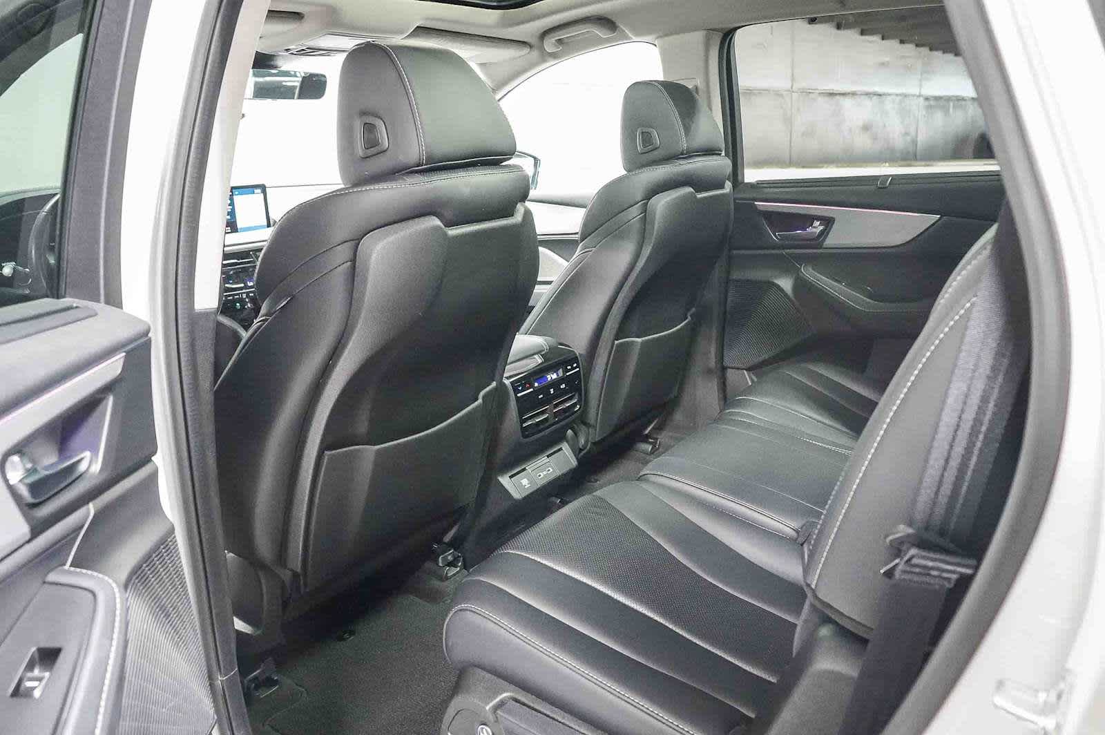 Thumbnail: 2023 Acura MDX - 21