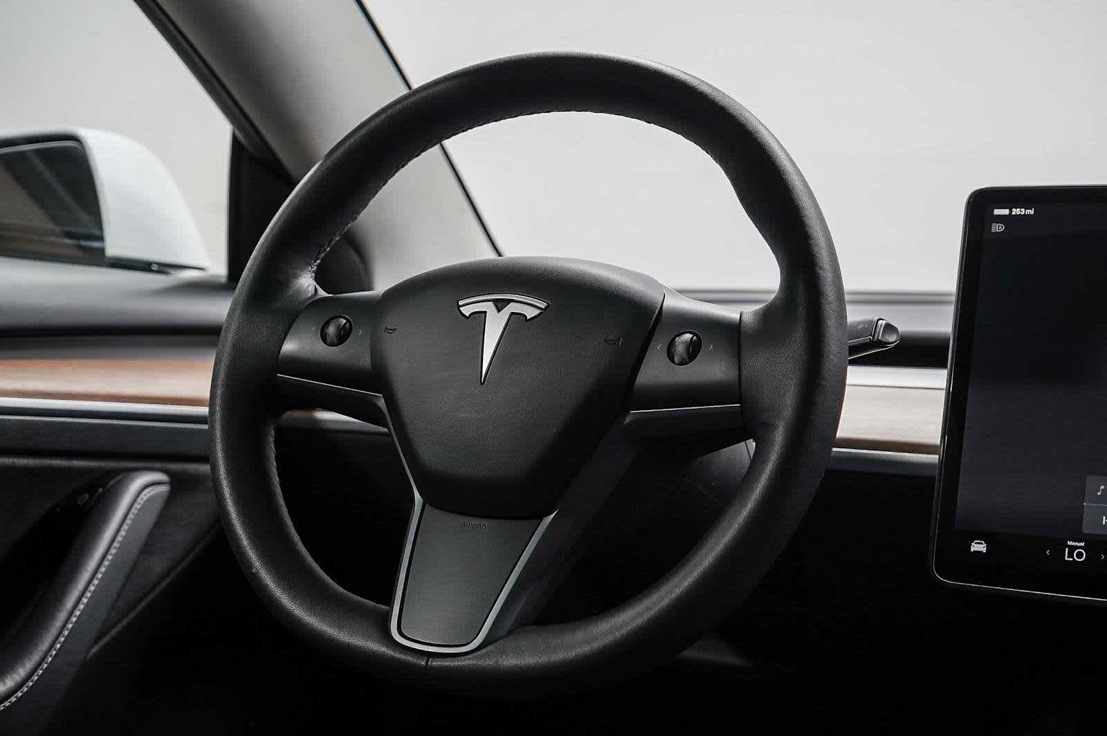 Thumbnail: 2023 Tesla Model 3 - 17