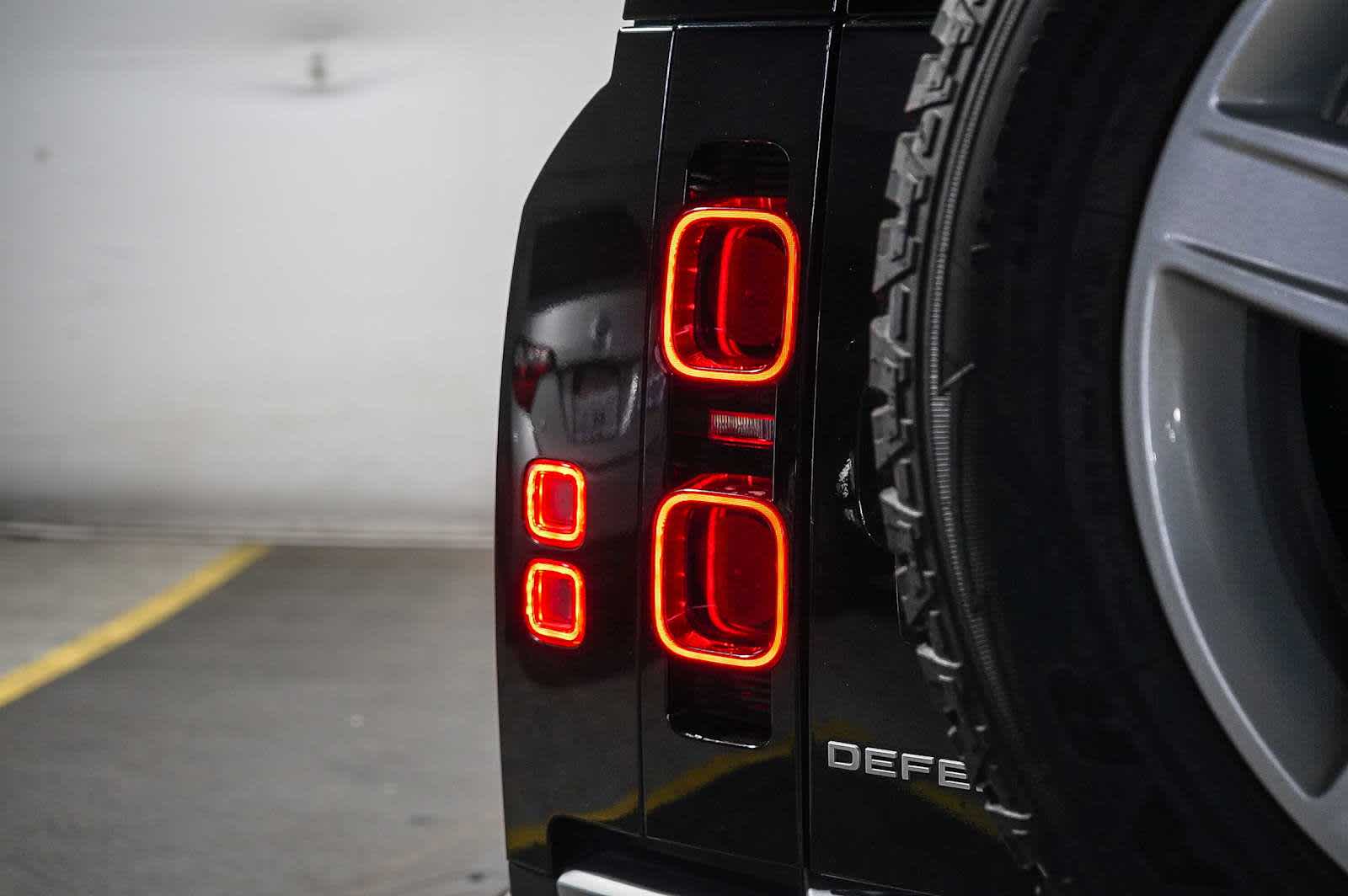 Thumbnail: 2020 Land Rover Defender - 13