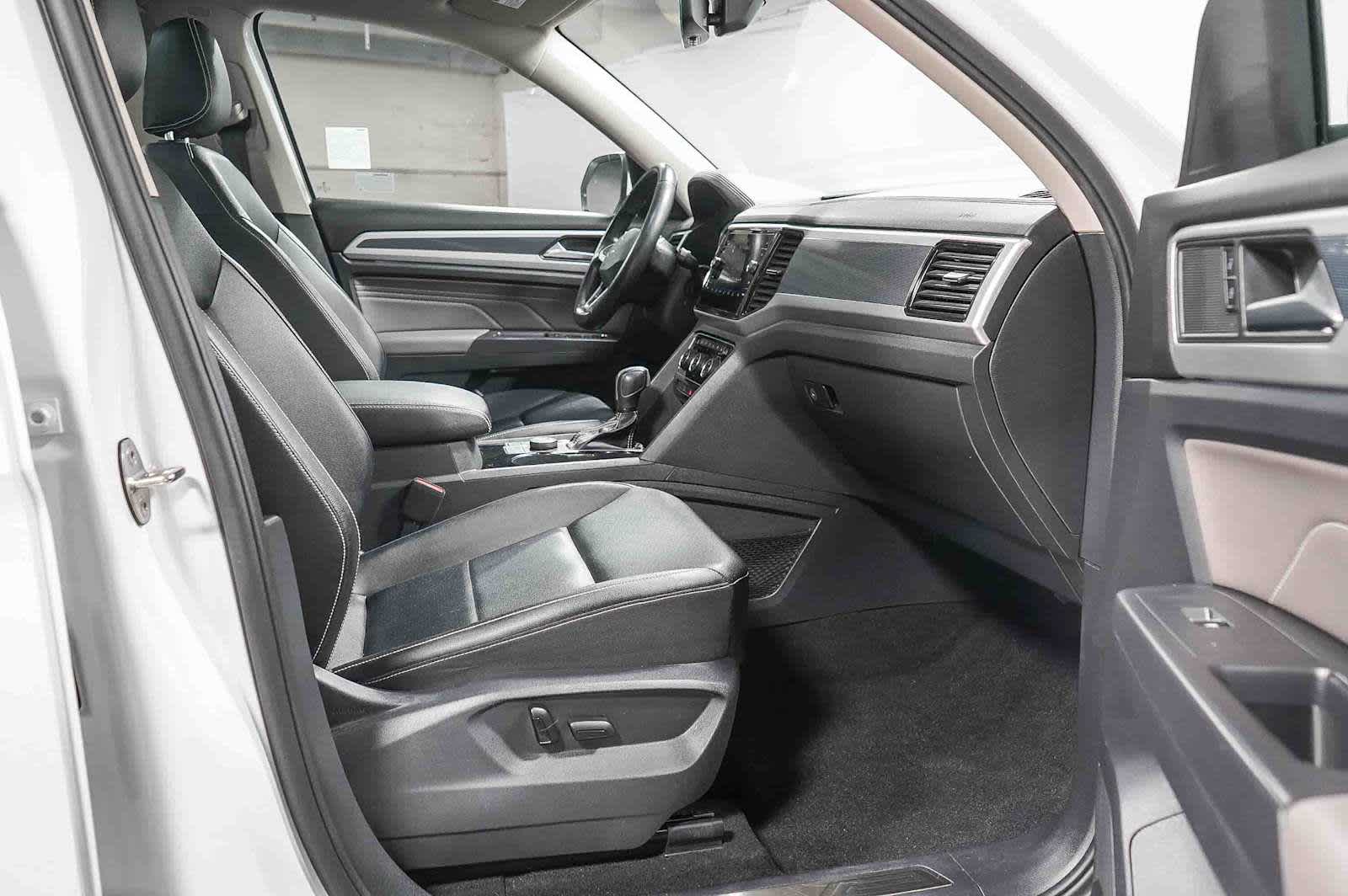 Thumbnail: 2021 Volkswagen Atlas - 16