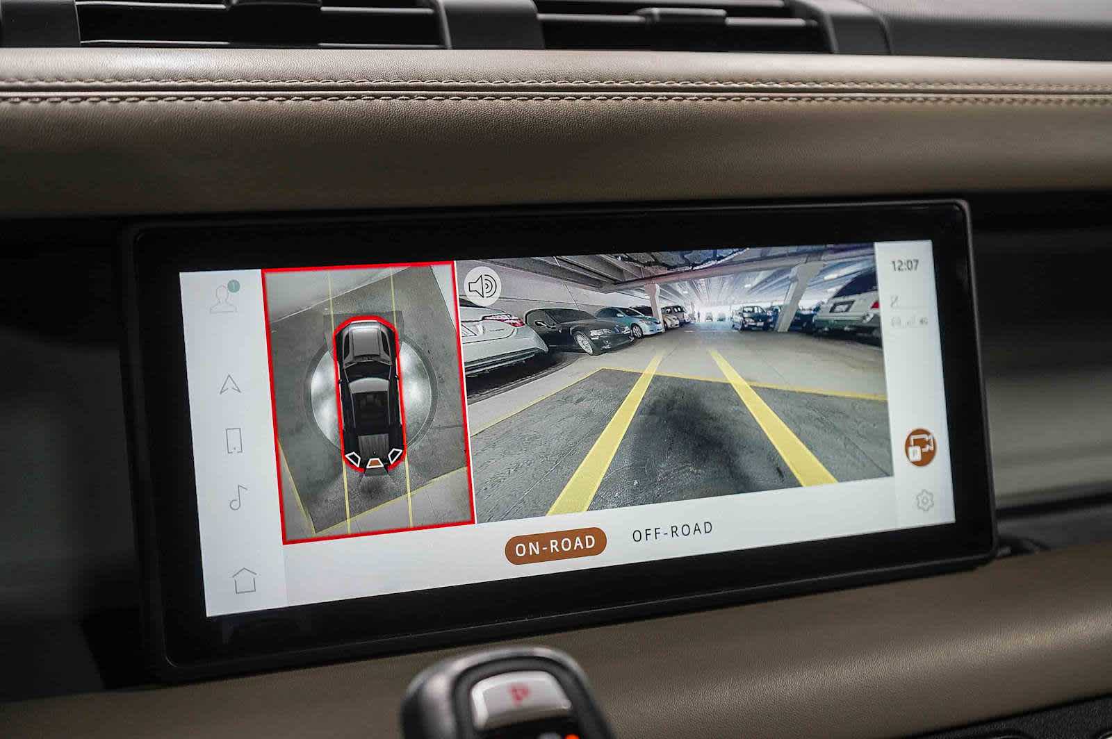 Thumbnail: 2020 Land Rover Defender - 29