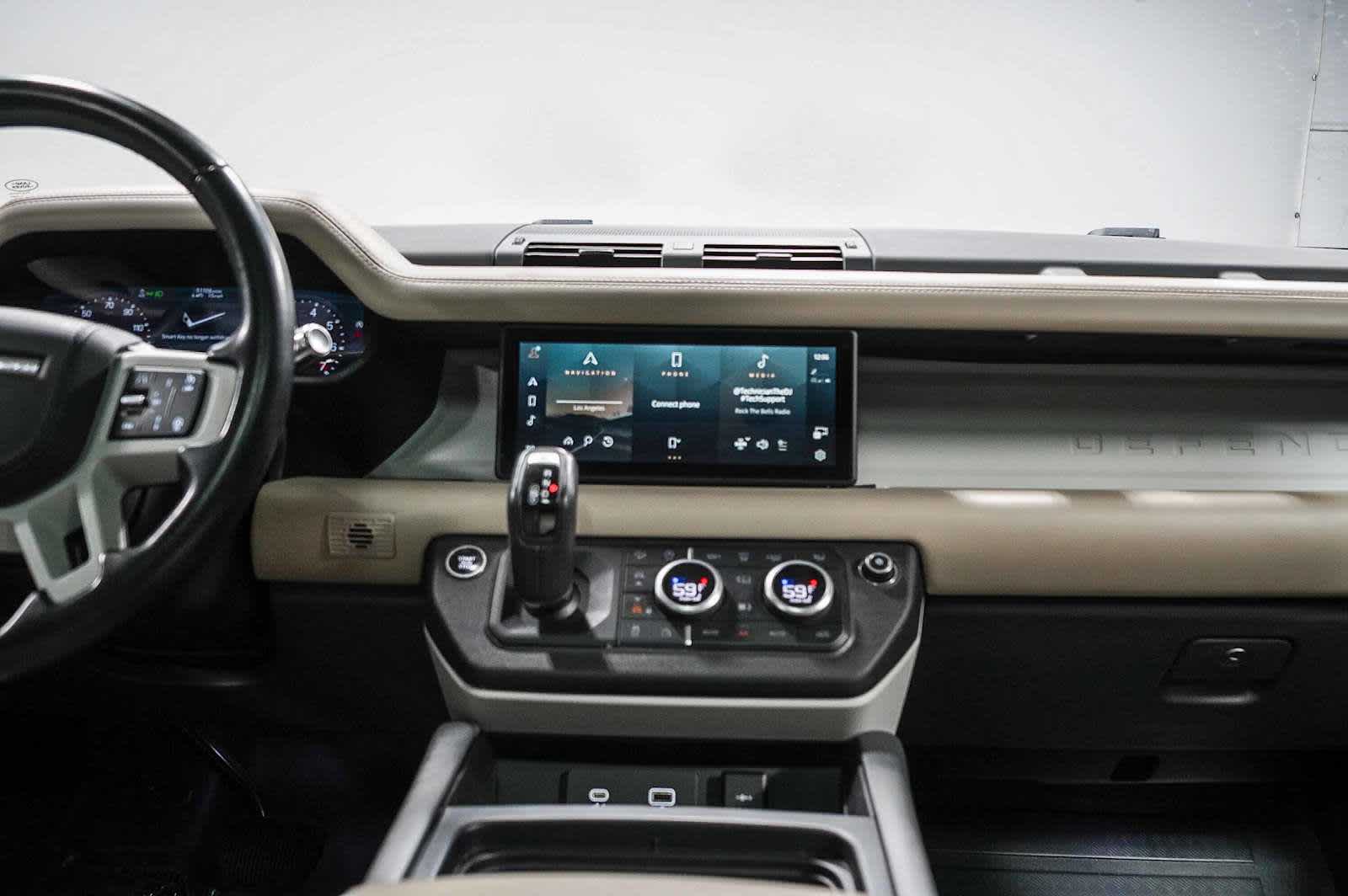 Thumbnail: 2020 Land Rover Defender - 15