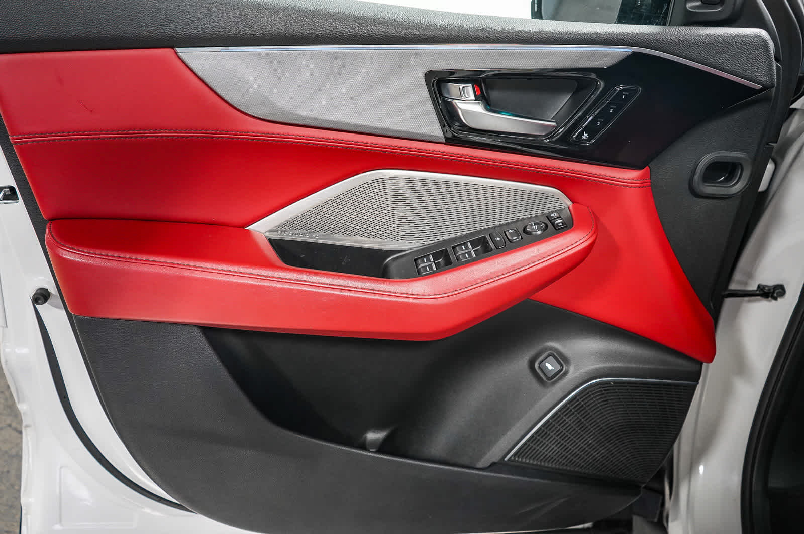 Thumbnail: 2023 Acura MDX - 25