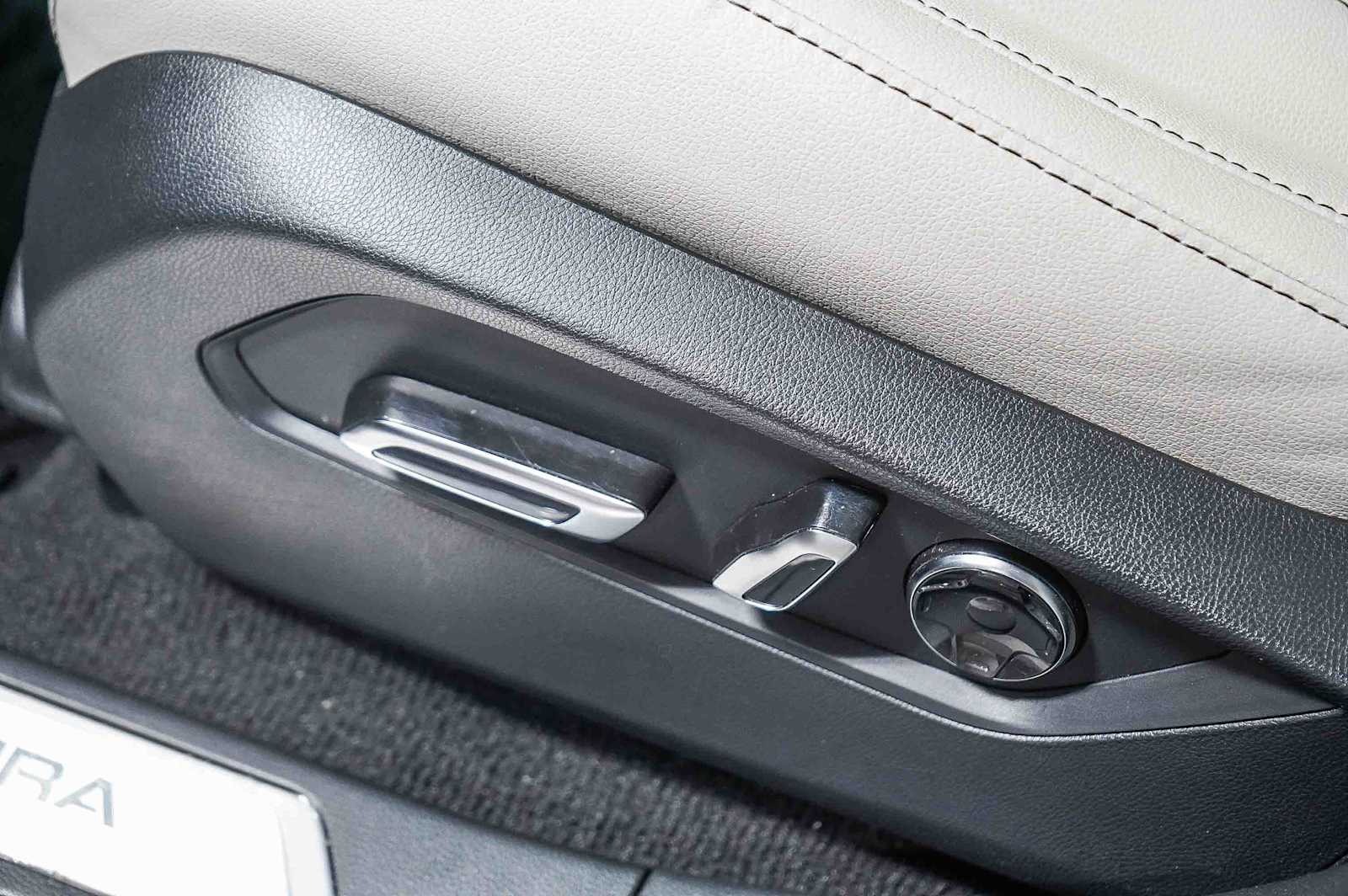 Thumbnail: 2025 Acura RDX - 23